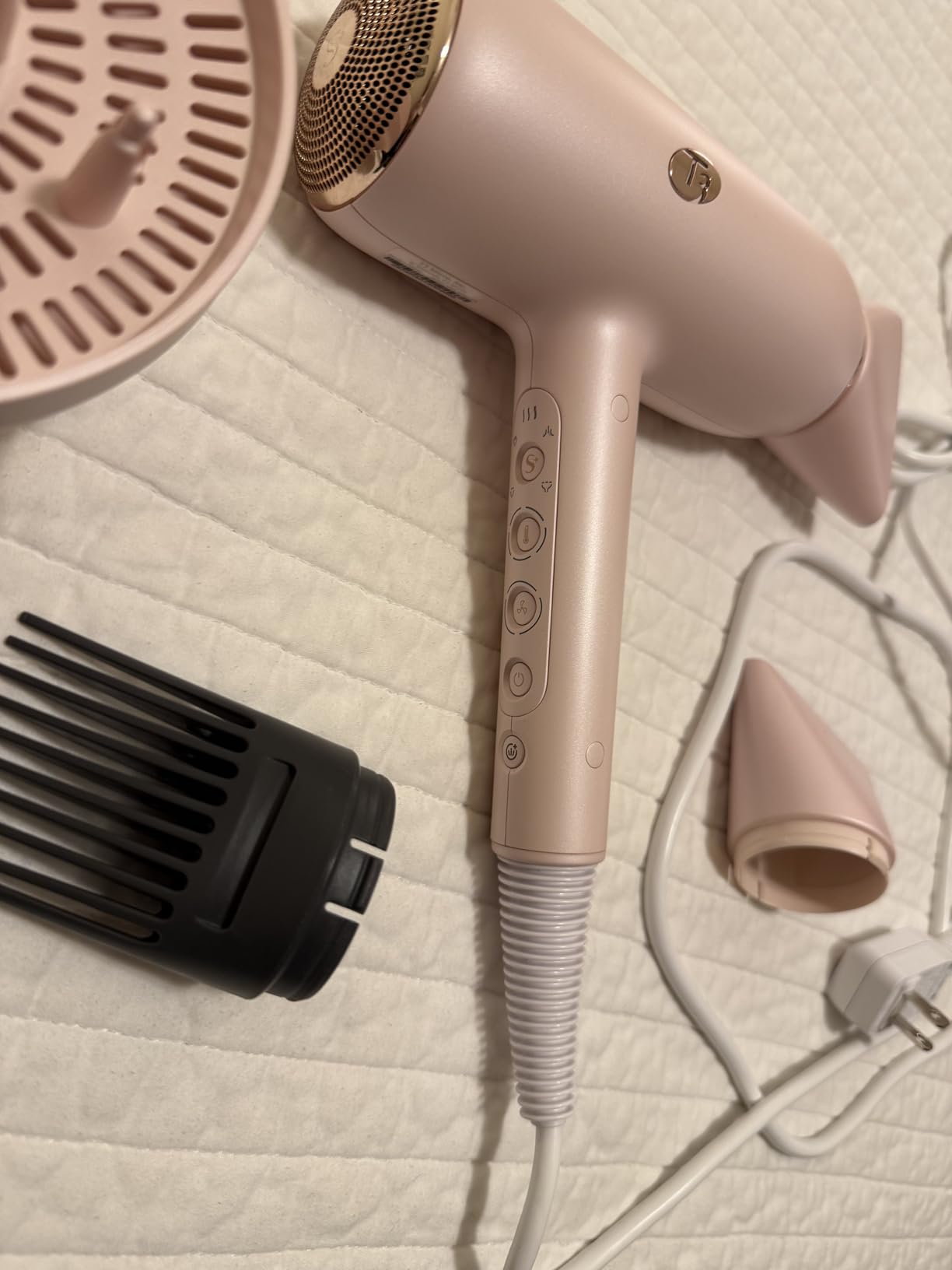 T3 Featherweight StyleMax Professional Ionic Hair Dryer with Custom Heat Automation & 4 Attachments,Fast Drying,Lightweight with 5 Heat & 3 Speed Settings,2 Concentrators,Diffuser & Smoothing Comb customer photo 2