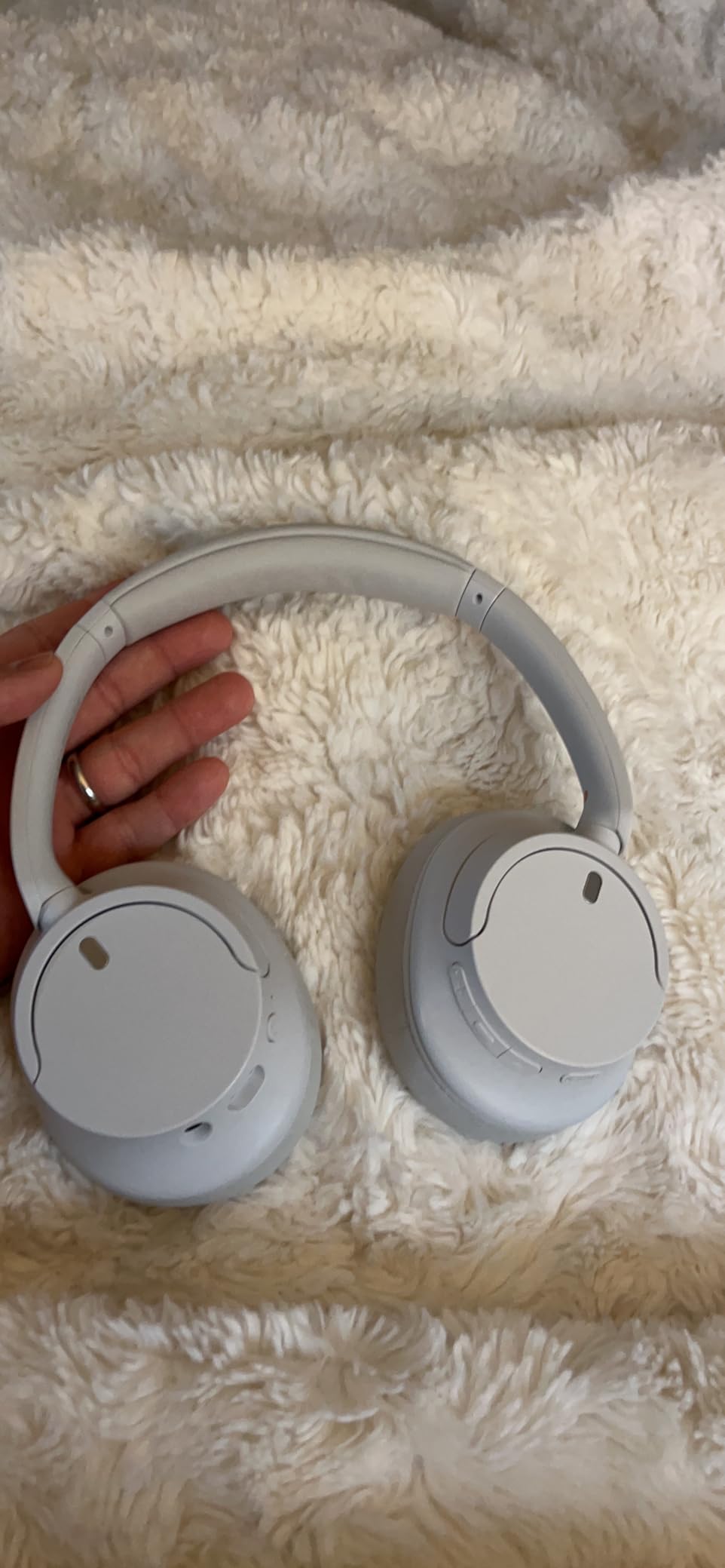 Sony WH-CH720NW Noise Canceling Wireless Bluetooth Headphones - Built-in Microphone - up to 35 Hours Battery Life and Quick Charge - Matte White customer photo 2