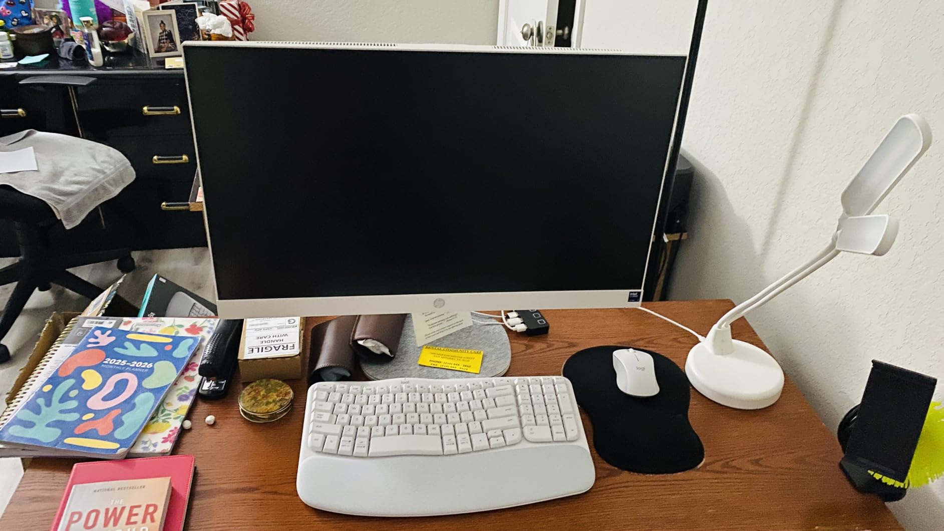 Logitech Wave Keys MK670 Combo, Wireless Ergonomic Keyboard with Signature M550 L Wireless Mouse, Comfortable Natural Typing, Bluetooth, Logi Bolt, for Multi-OS, Windows/Mac - Graphite customer photo 2