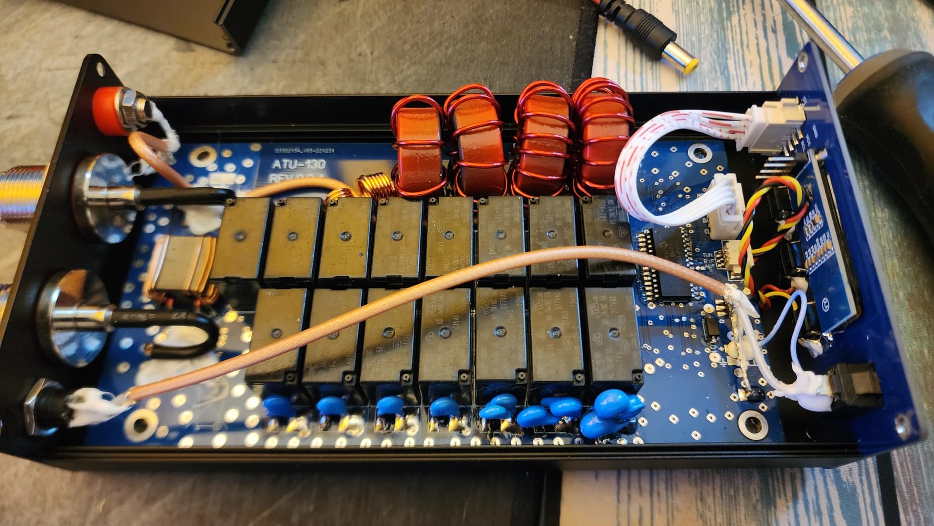 ATU-130 Antenna Tuner 1.8-50MHz 200W Miniature Shortwave Automatic Antenna Tuner 10-15 VDC OLED Display customer photo 1