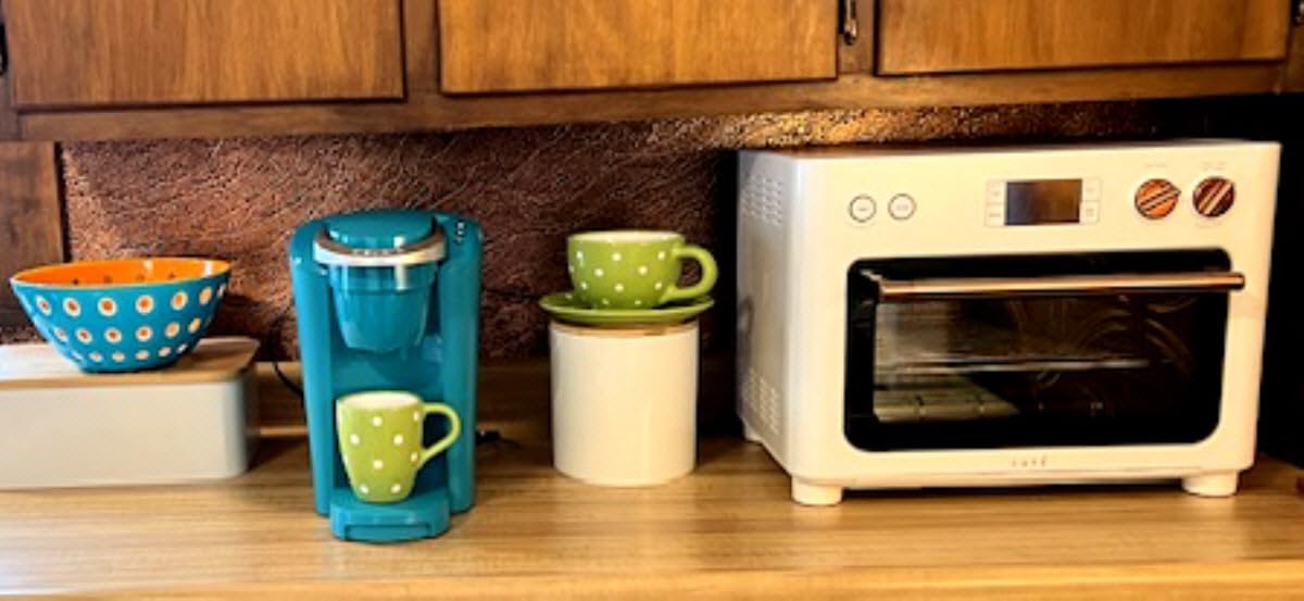 Keurig K-Compact Single-Serve K-Cup Pod Coffee Maker, with 3 Brew Sizes, Smart Start Feature, 36oz Removable Reservoir, Black customer photo 1