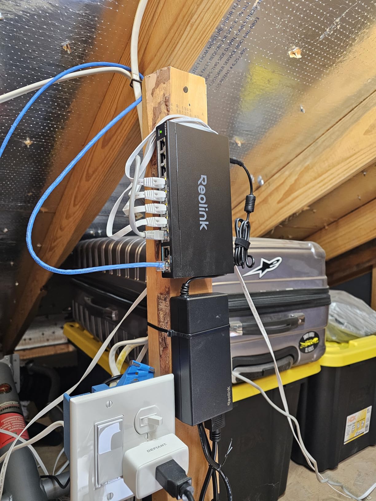 REOLINK PoE Switch with 8 PoE and 2 Gigabit Uplink Ports, Ideal for REOLINK RLN36 NVR and Power Over Ethernet IP Cameras, IEEE802.3af/at, Metal Casing, Desktop/Wall Mount, RLA-PS1 customer photo 1