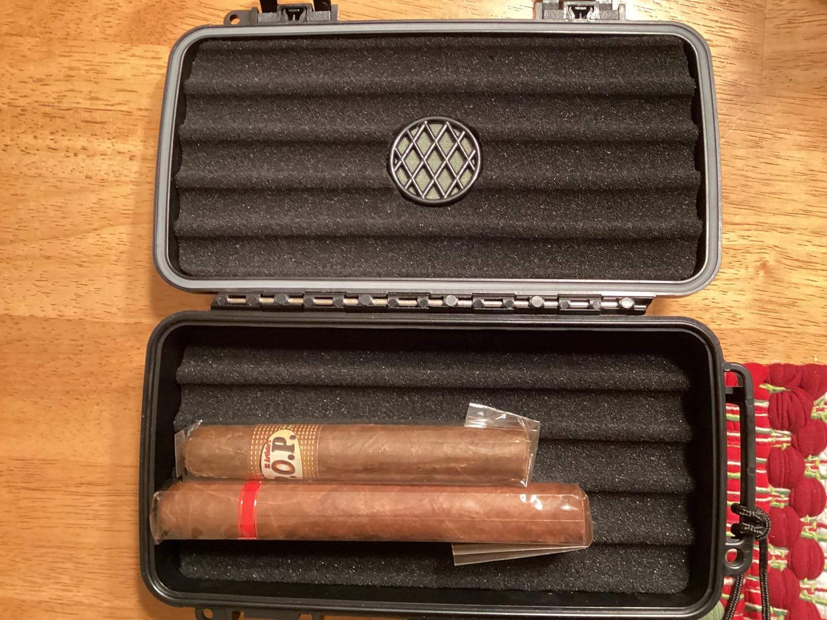 Flauno Travel Cigar Humidor Case - Portable Cigar Box kit with Humidifier Disc, Cigar Cutter, Cigar Punch, Cigar Holder & Dropper, Waterproof, Crushproof, Airtight (Holds up to 5 Cigars) customer photo 1