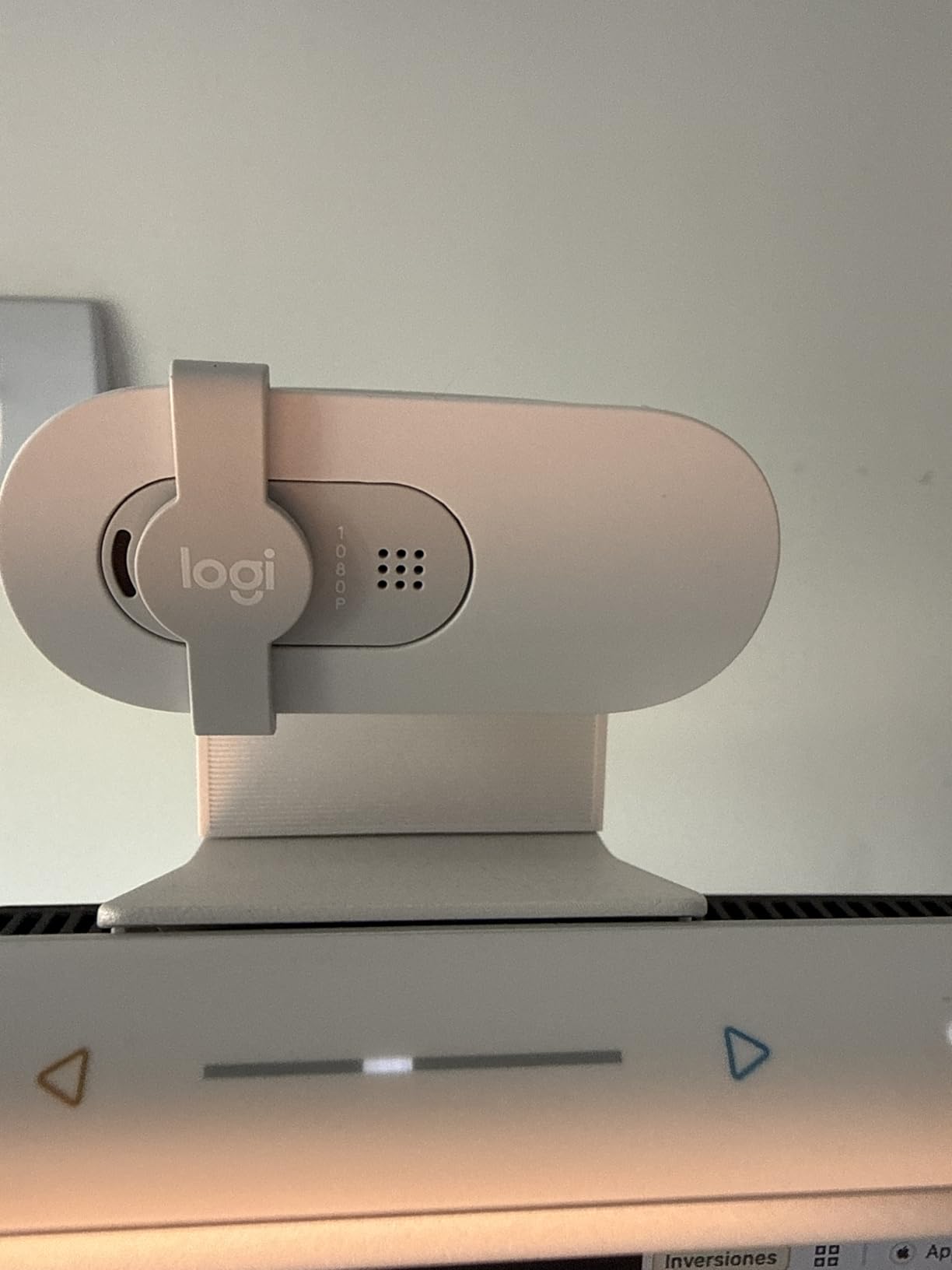 Logitech Brio 101 Full HD 1080p Webcam for Meetings, Streaming, Desktop, Laptop, PC - Built-in Mic, Shutter, Works with Zoom, Microsoft Teams, Nintendo Switch 2's new GameChat Mode, USB-A, Black customer photo 1