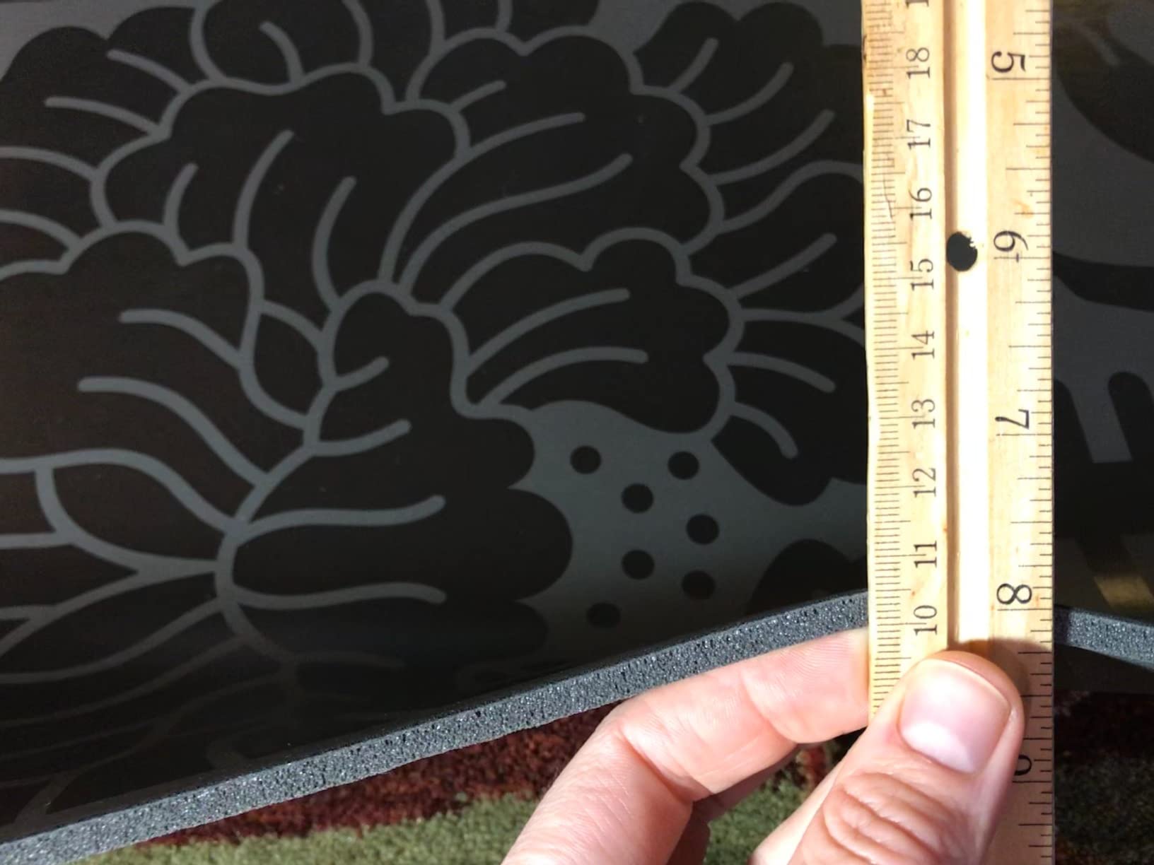 Gaiam Dry-Grip Yoga Mat - 5mm Thick Non-Slip Exercise & Fitness Mat for Standard or Hot Yoga, Pilates and Floor Workouts - Cushioned Support, Non-Slip Coat - 68 x 24 Inches customer photo 2