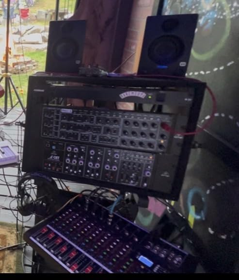 Liquid Stands Portable Audio Mixer Stand - Angled Foldable & Adjustable Studio Music Mixer Synth, MPC Stand For Drum Machines, DJ Turntables, Audio Rack Music Equipment & More customer photo 1