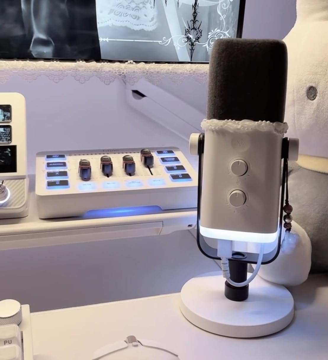 FIFINE Gaming Audio Mixer, Streaming RGB PC Mixer with XLR Microphone Interface, Individual Control, Volume Fader, Mute Button, 48V Phantom Power, for Podcast/Recording/Vocal/Game Voice-AmpliGame SC3 customer photo 1