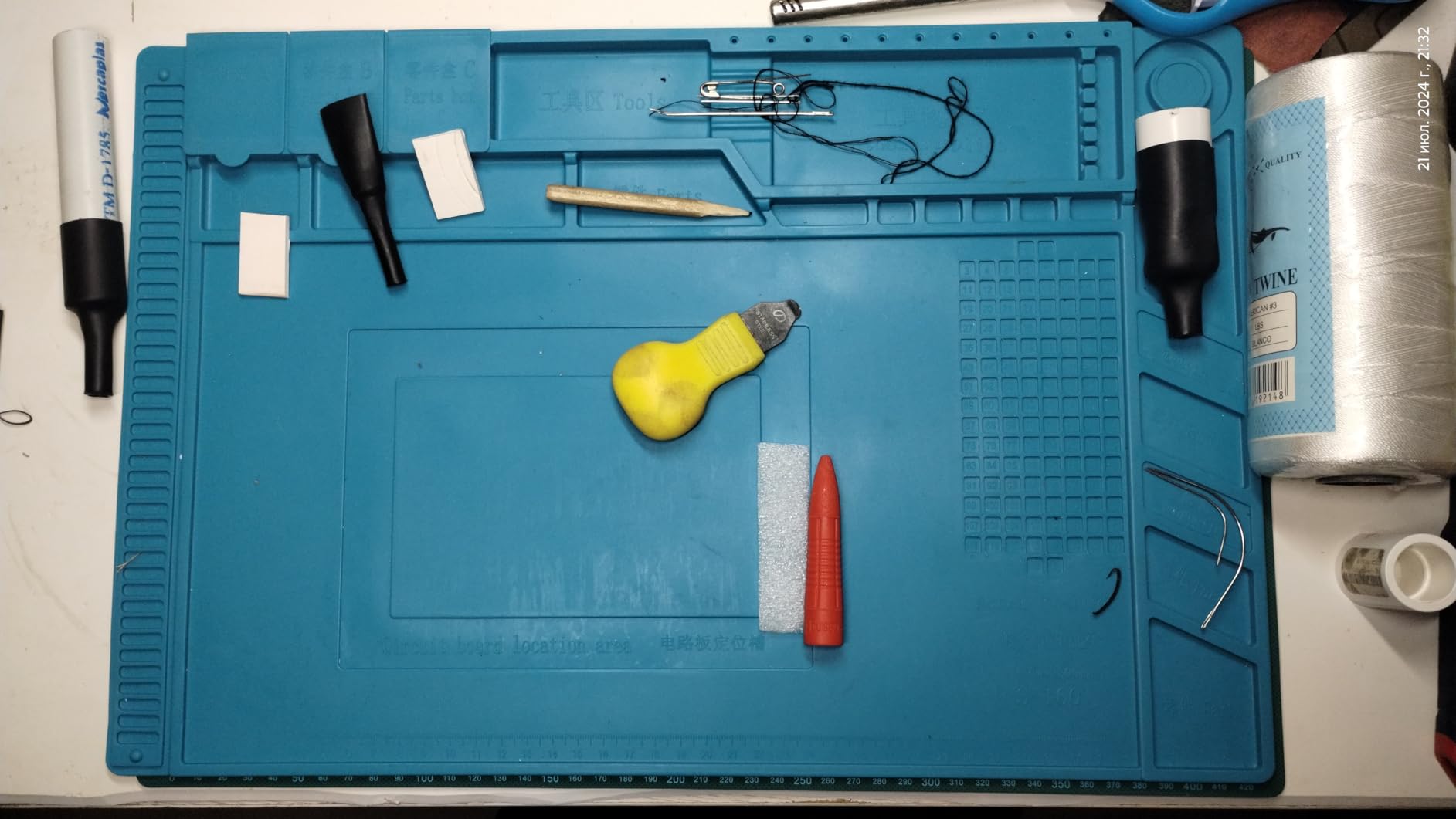 Premium Heat Resistant Solder Pad, Large Anti-static Magnetic Silicone Pad, Repair Pad With Scale, for Cell Phone, Computer and Other Electronic Repairs, 17.7