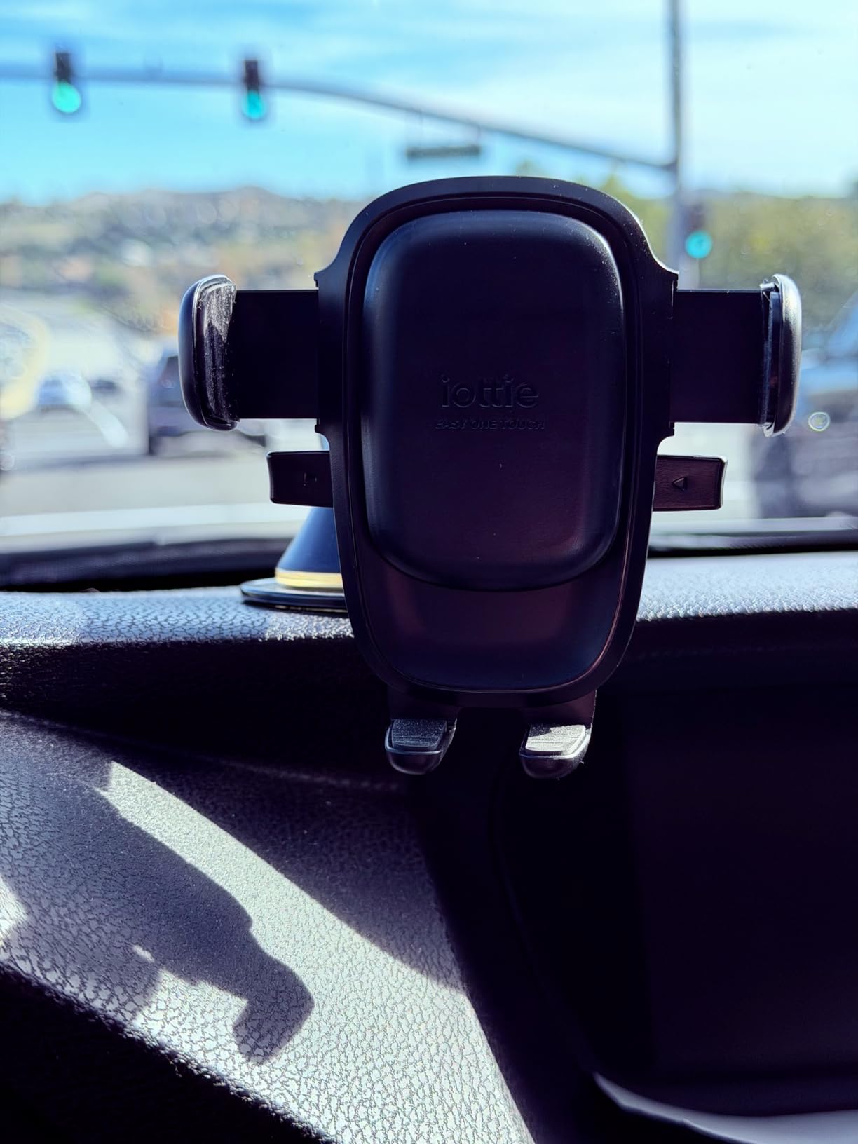iOttie Easy One Touch Advanced Universal Car Mount Dashboard & Windshield Suction Cup Phone Holder for iPhone, Samsung, Google, All Smartphones customer photo 1