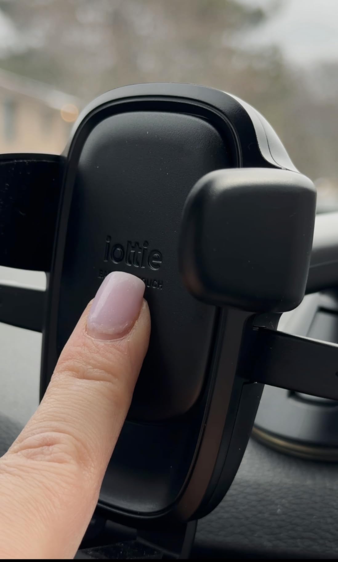 iOttie Easy One Touch Advanced Universal Car Mount Dashboard & Windshield Suction Cup Phone Holder for iPhone, Samsung, Google, All Smartphones customer photo 2