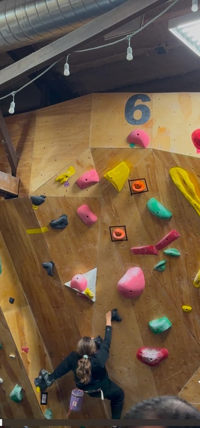 Classic Chalk Bag for Rock Climbing, Bouldering Chalk Bag Bucket with Quick-Clip Belt, Zippered Pockets and Pouch - Perfect Indoor/Outdoor Rock Climbing Gear Equipment customer photo 2