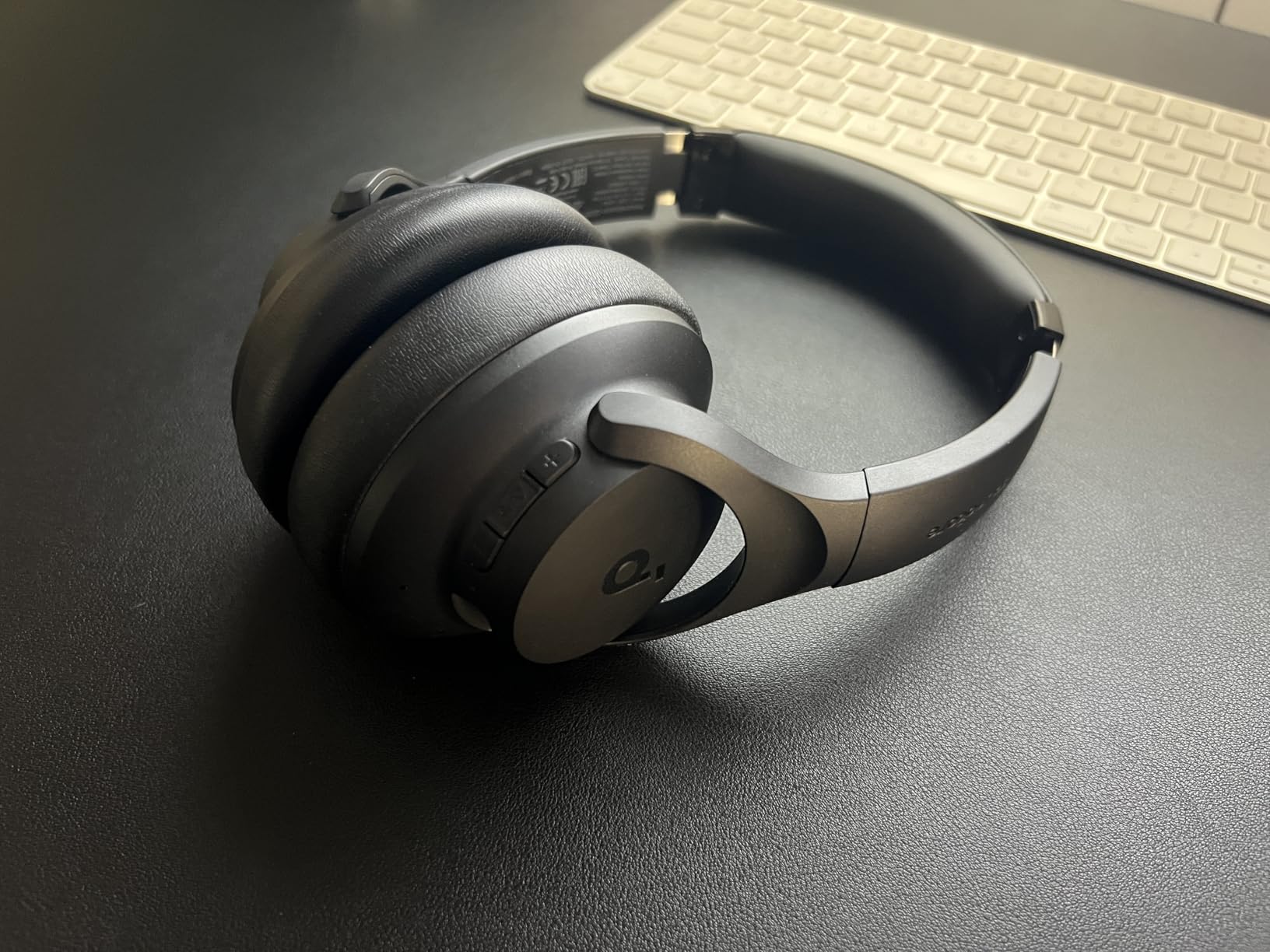 Soundcore by Anker Q20i Hybrid Active Noise Cancelling Headphones, Wireless Over-Ear Bluetooth, 40H Long ANC Playtime, Hi-Res Audio, Big Bass, Customize via an App, Transparency Mode customer photo 2