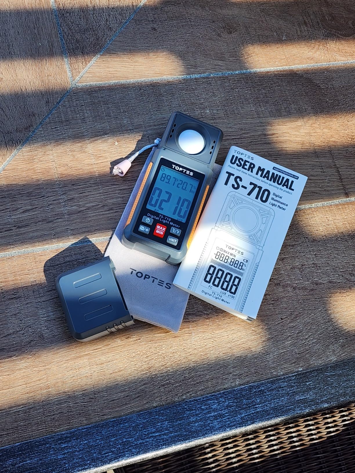 TopTes TS-710 Light Meter, Lux/Foot Candles Meter with 180º Rotating Sensor, 0.1~200,000 Lux Range, Large Backlit Display, Light Meter for Plants, Car Headlights, Home & Office LEDs (Includes Battery) customer photo 2