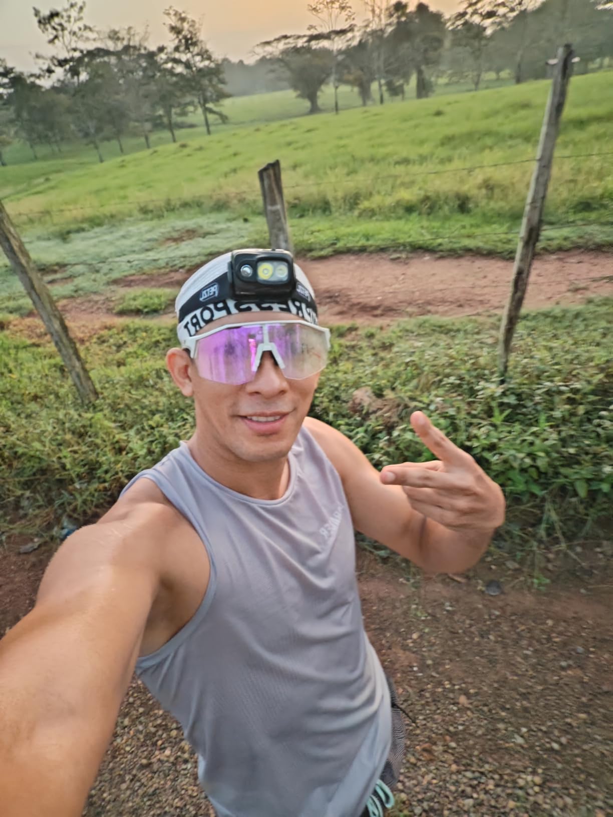 PETZL Swift RL Headlamp - Lightweight & Rechargeable 1100 Lumen Headlamp - Black customer photo 1