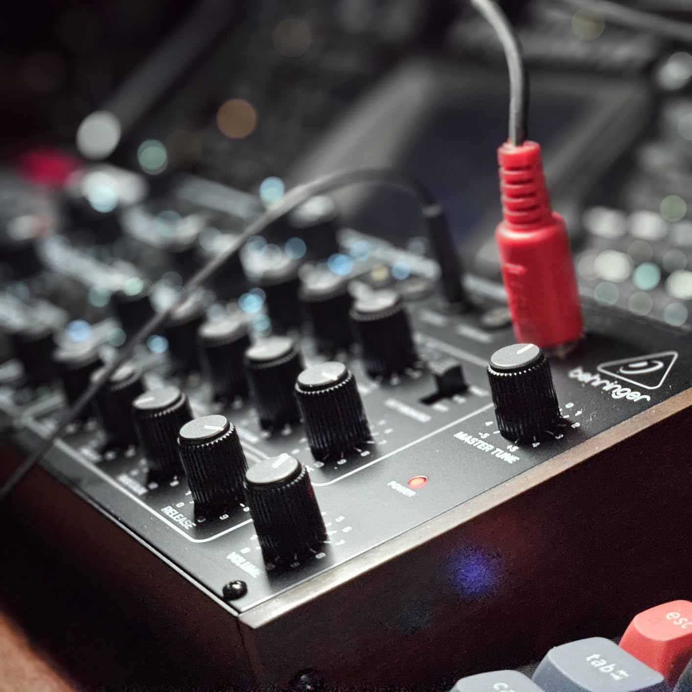 Behringer PRO-800 Classic Analog 8-Voice Polyphonic Synthesizer with 2 VCOs, Arpeggiator, Sequencer customer photo 2