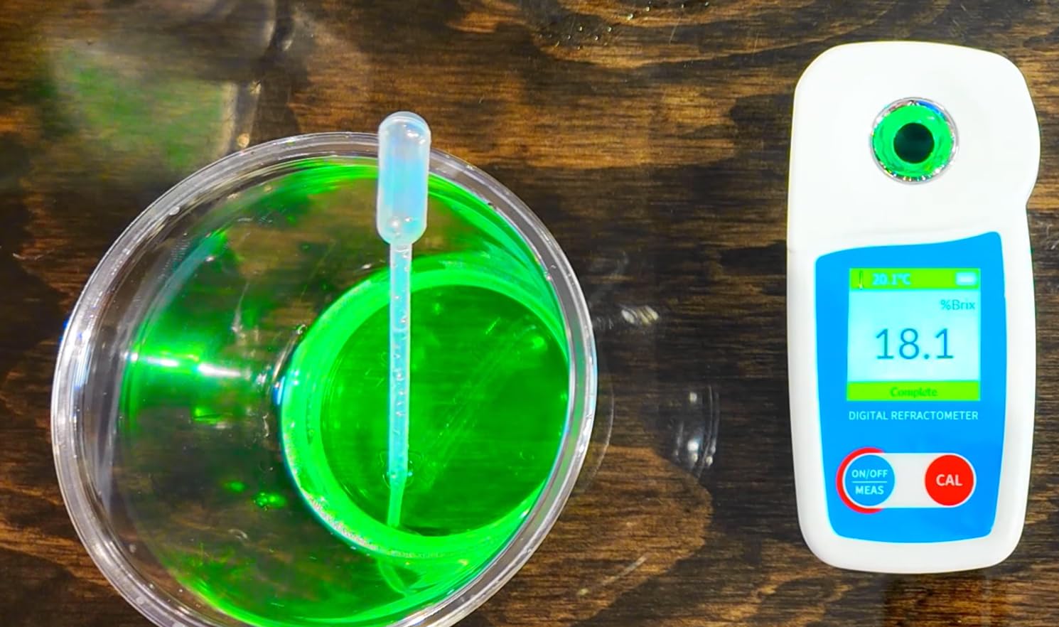 Digital Brix Refractometer Flagfront brix Meter Refractometer Automatic Temperature Compensation Brix Refractometer Range 0-55%，±0.1% Precision for Fruit Juice Coffee customer photo 1