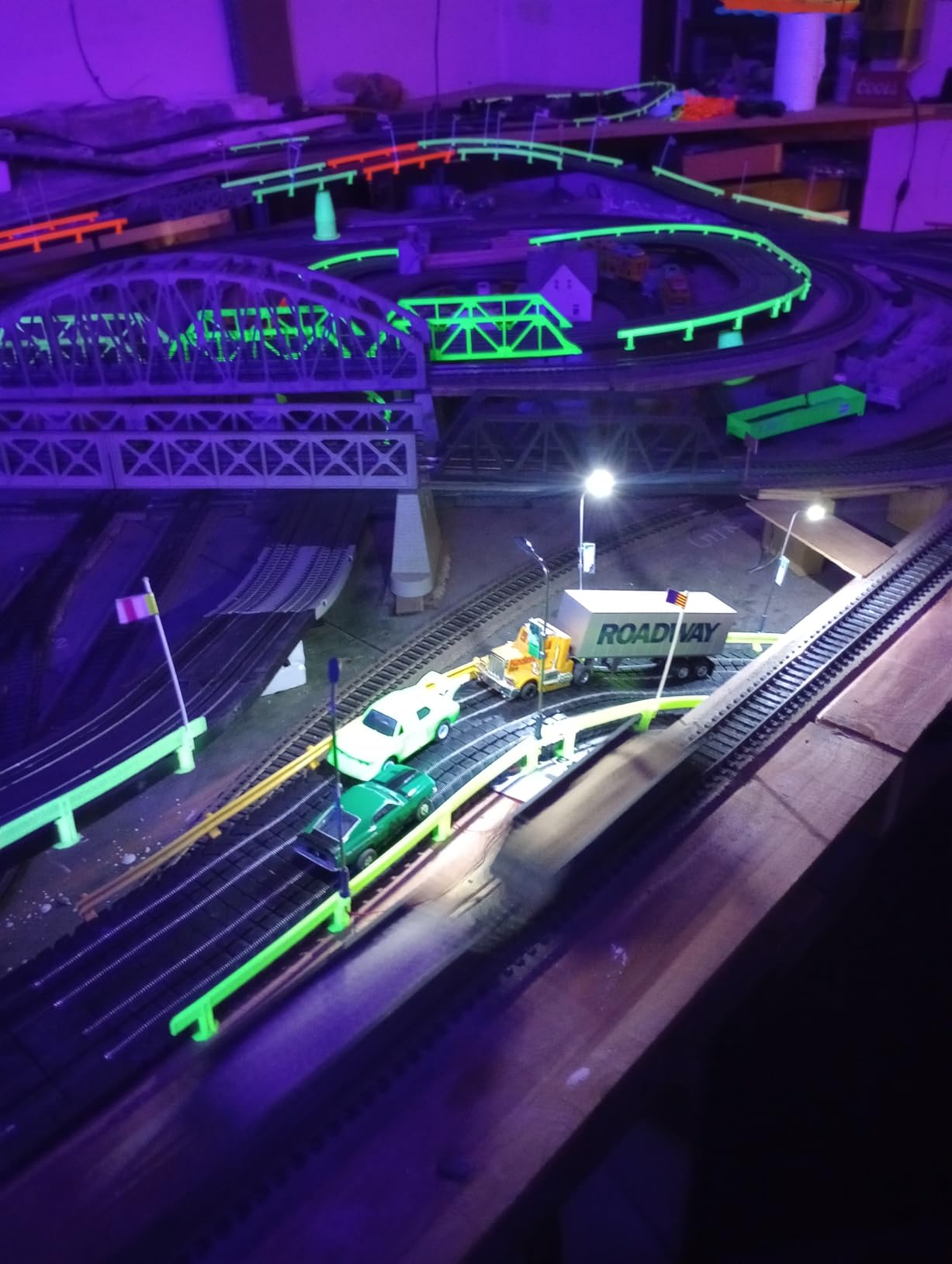 QWORK Model Railway Train Lamp Post, 20 Pcs 3V HO OO Scale LEDs Dual Heads Gauge Model Train Layout Landscape, Pathway Light Railway Train Micro Landscape Accessories customer photo 1