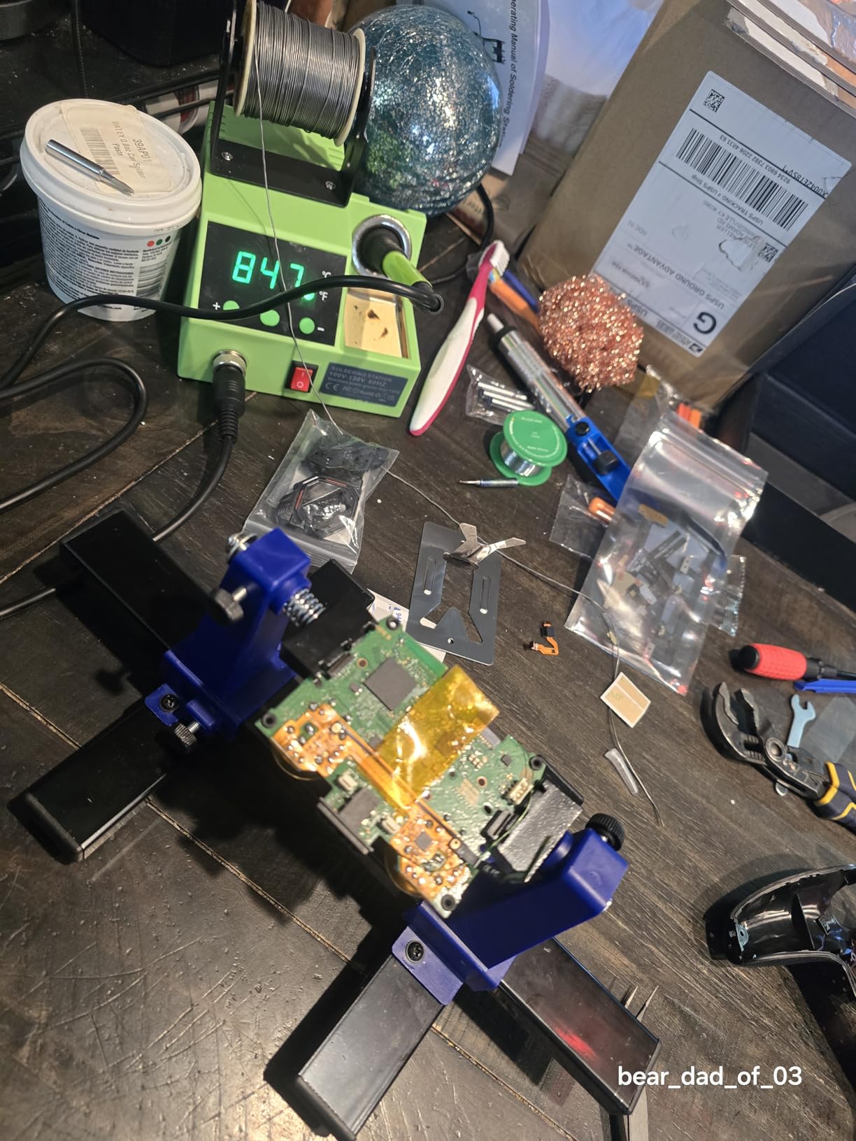 QWORK Adjustable PCB Holder Frame - 360° Rotating Metal Stand for Soldering, Repair & Inspection customer photo 1