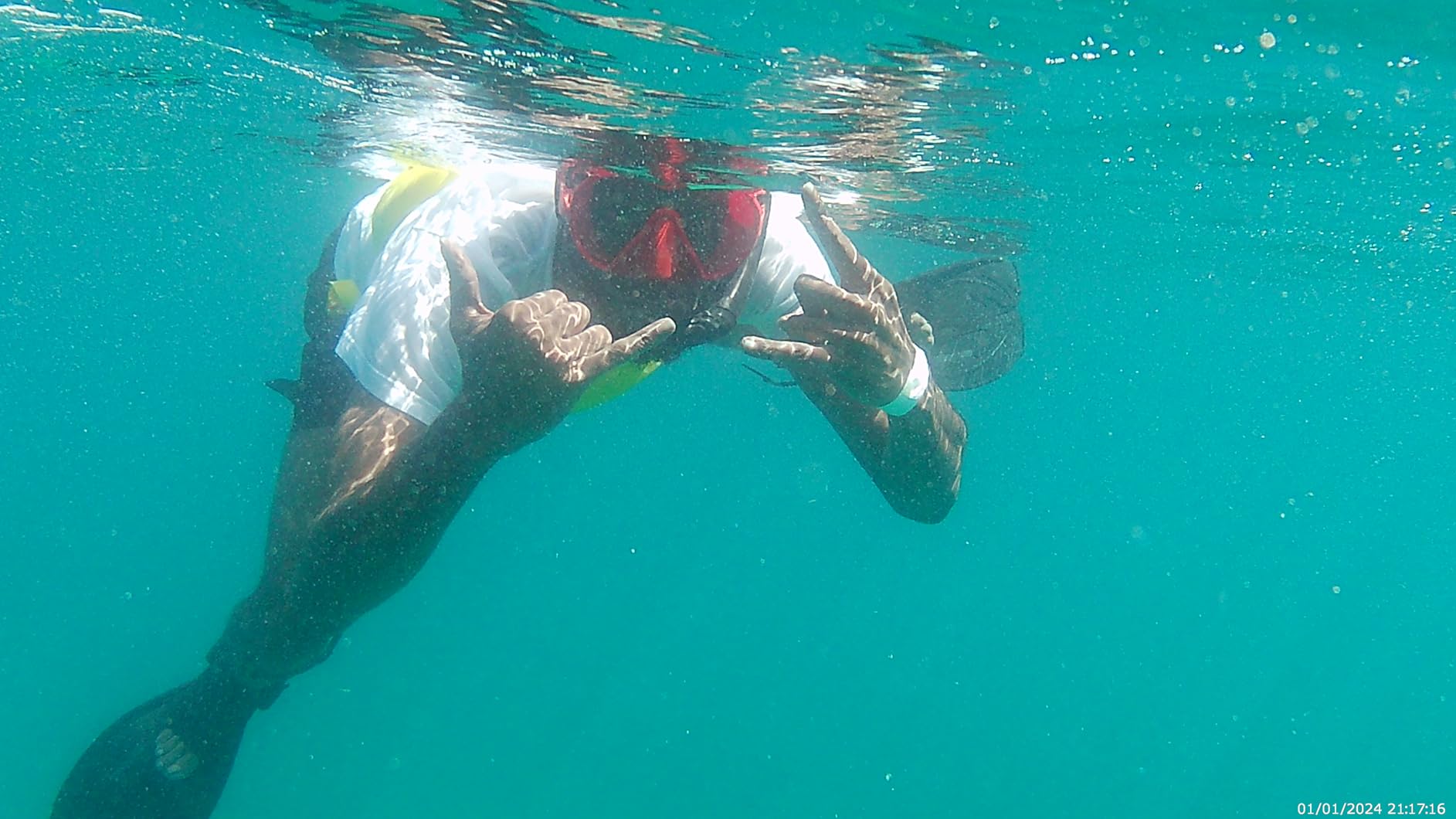 AKASO Brave 4 Action Camera 4K 30fps with 64GB MicroSD U3 Card Bicycle Helmet Accessories Kit Bundle, 20MP Ultra HD 131FT Waterproof Underwater Camera EIS WiFi Remote Control 5X Zoom Sport Cameras customer photo 2