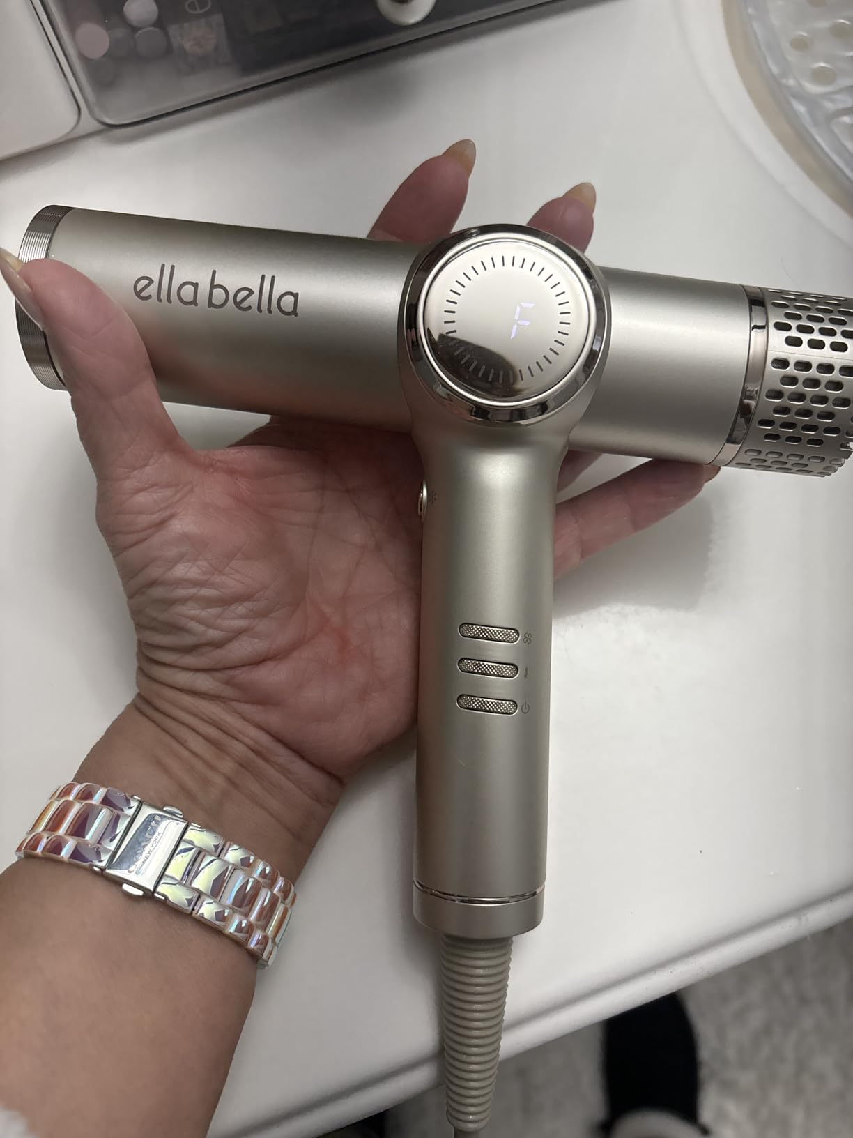 ELLA BELLA® Professional Ionic Hair Dryer with Diffuser • Negative Ion Blow Dryer • Suitable All Hair Types • Intelligent Heat Control & Rapid Drying Speeds • Lightweight Design • Low Noise Technology customer photo 1