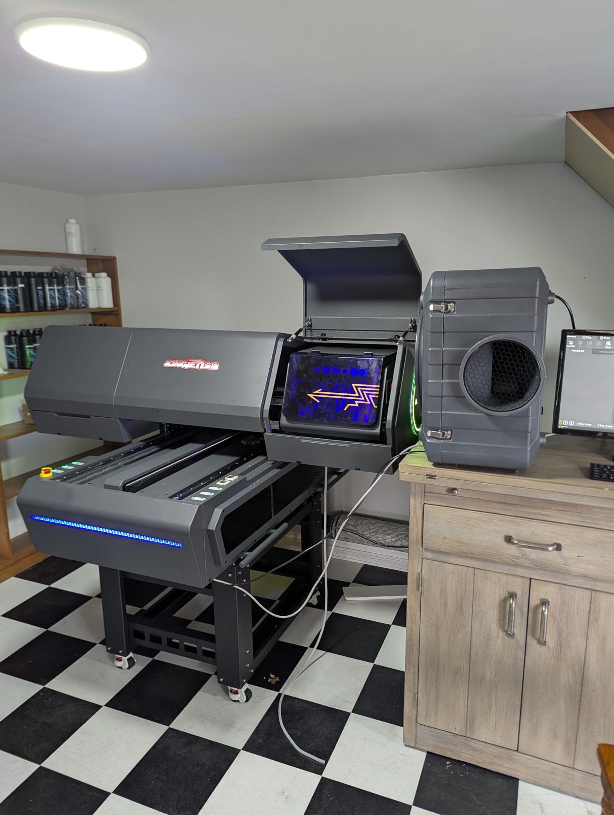 VEVOR Air Scrubber with 3-Stage Filtration, Stackable Negative Air Machine 550 CFM, Air Cleaner with MERV10, Carbon, H13 HEPA, for Home, Industrial and Commercial Use customer photo 1