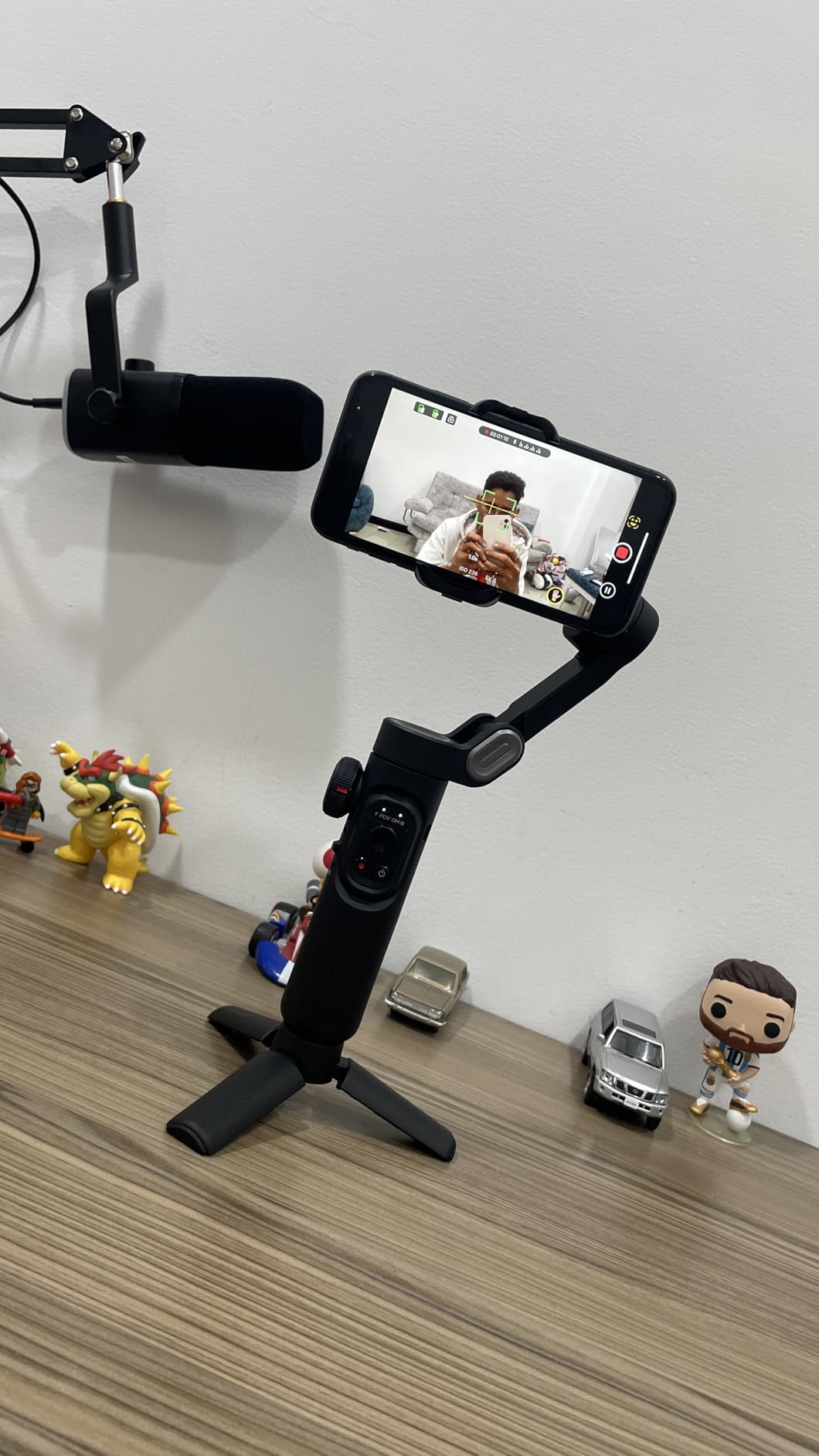 AOCHUAN Phone Gimbal Stabilizer 3-Axis Smartphone Foldable Handheld Gimbal for iPhone with Focus Wheel TikTok YouTube Vlog Stabilizer for iPhone17 16 15 14 13 Pro Max Android-Smart XE customer photo 2