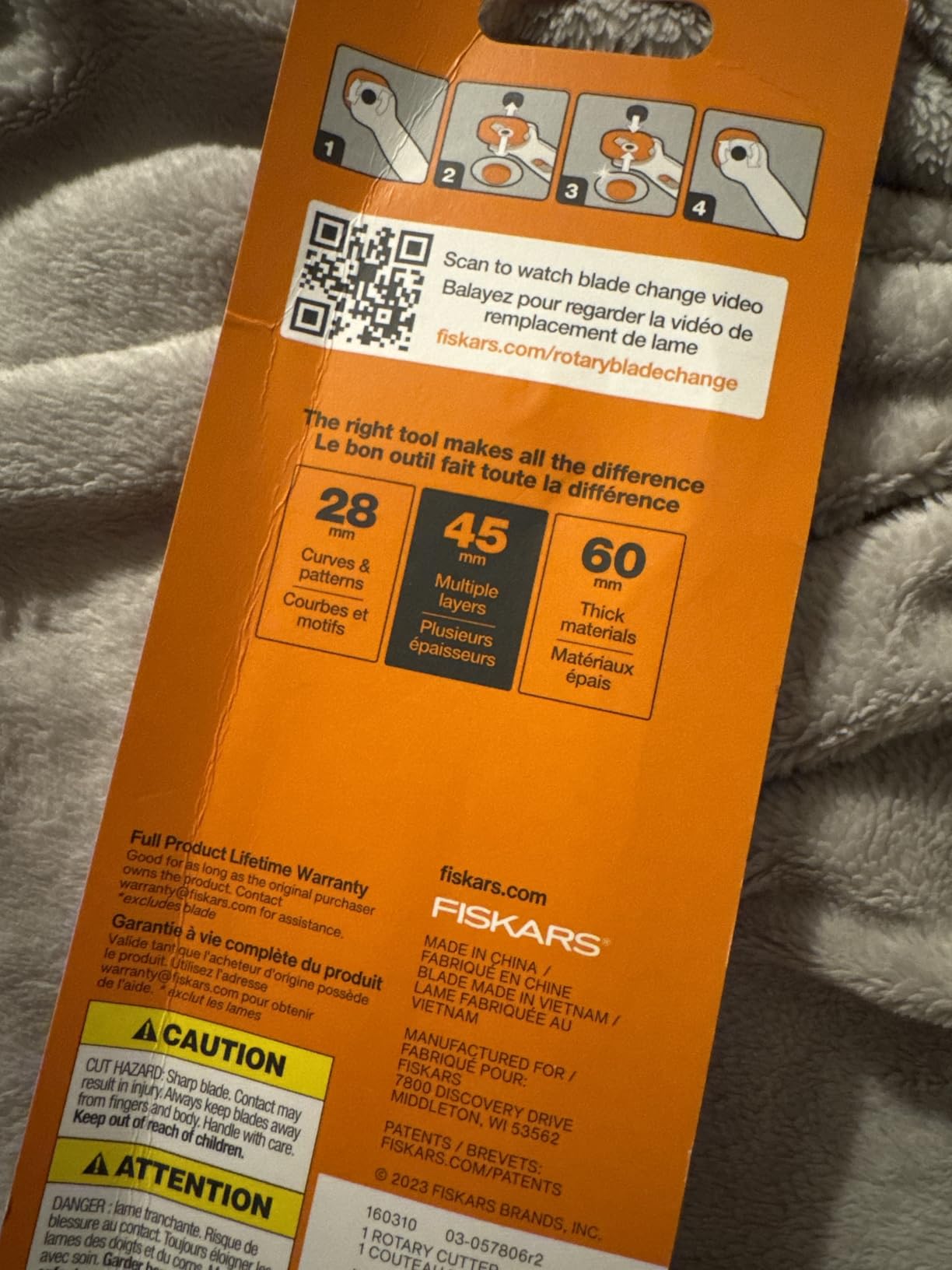 Fiskars 45mm Rotary Cutter for Fabric, Premium Steel Stick Fabric Cutter Cuts Through Multiple Layers, Right and Left Handed, Easy and Safe Blade Change, Arts and Crafts, Sewing and Quilting Tools customer photo 2