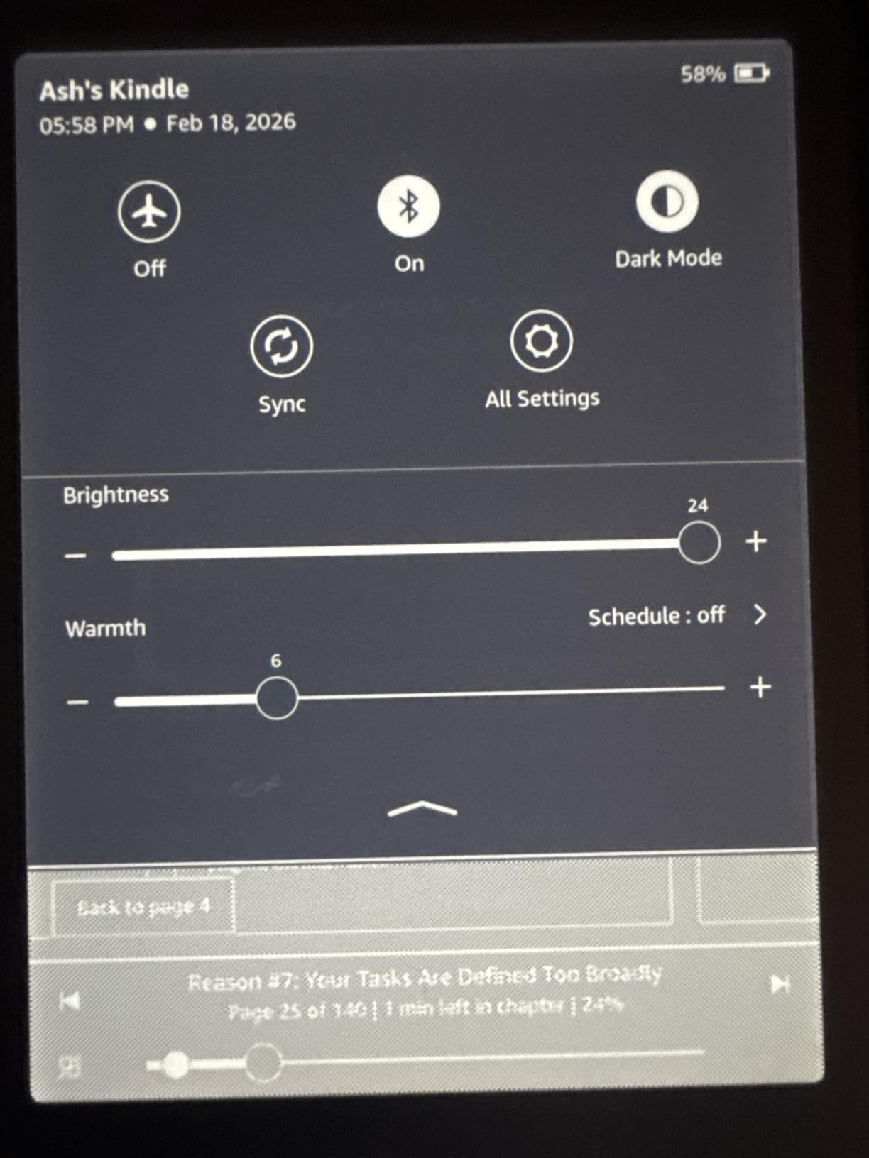 Kindle Paperwhite Signature Edition 32GB (newest model) - 20% faster with auto-adjusting front light, wireless charging, and weeks of battery life - Metallic Black customer photo 2