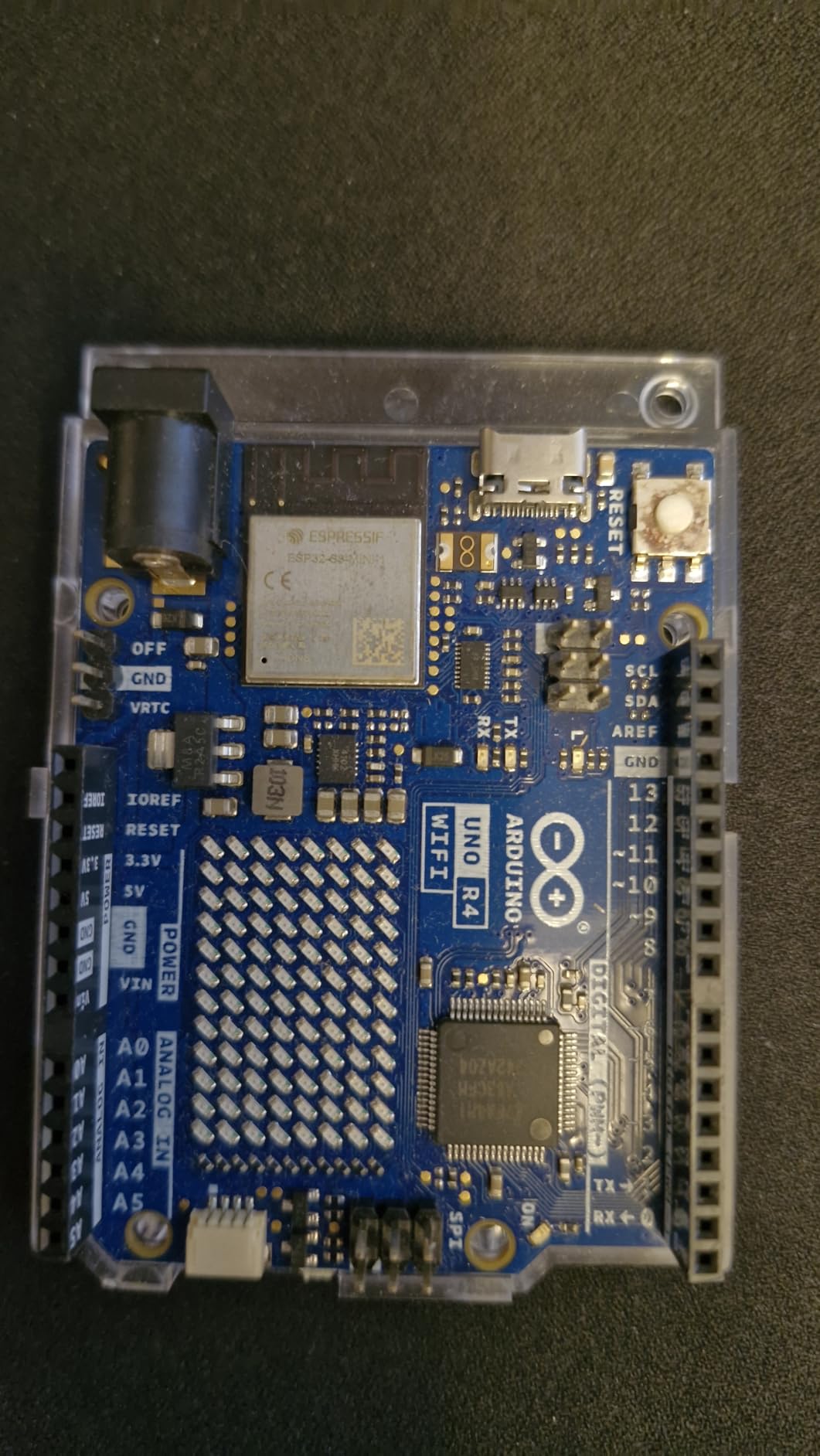 Arduino UNO R4 WiFi [ABX00087] - Renesas RA4M1 + ESP32-S3, Wi-Fi, Bluetooth, USB-C, CAN, 12-bit DAC, OP AMP, Qwiic Connector, 12x8 LED Matrix for Advanced IoT & Embedded Projects customer photo 2