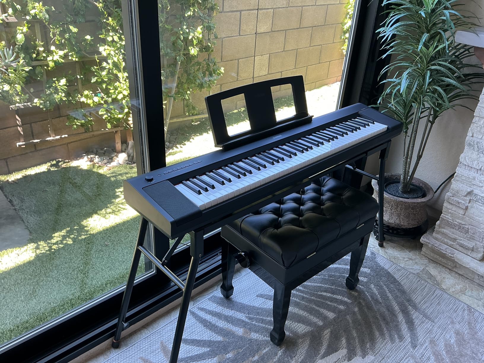 Yamaha Piaggero 61-Key Ultra-Portable Digital Piano, Touch Sensitive Keys, Metronome, Recording Function, Black NP15B customer photo 1