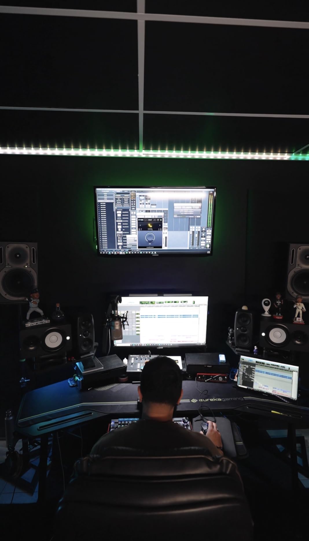 EUREKA ERGONOMIC Aero 72 Inch Gaming Desk with Keyboard Tray, Large Computer Desk Led Lights, Wing-Shaped Monitor Stand Dual Headphone Hanger Cup Holder for Studio,Streamer,Live,Maple customer photo 2