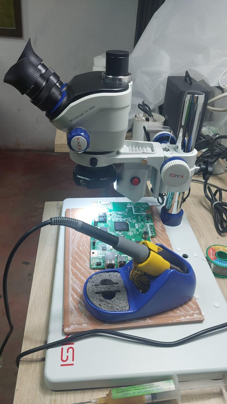 Kaisi TX-350E Professional Soldering Microscope,Trinocular Stereo Microscope, 7X-50X Magnification and WF10x23 Wide Field Eyepieces,Lab Stereo Zoom Microscopes for Electronics Repair customer photo 1