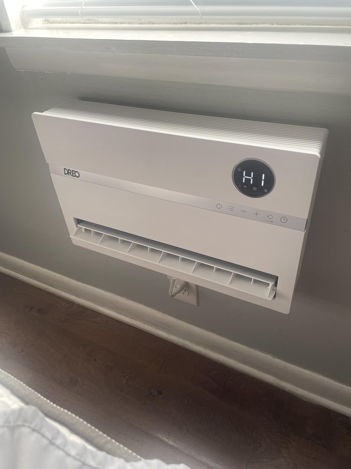 DREO Wall-Mounted Heater, Smart Space Heater for Bedroom with DREO FortPlug Overheat Protection, 120 Degree Vertical Oscillation, Thermostat, 24H Timer, 1500W Electric Heater for Indoor customer photo 1