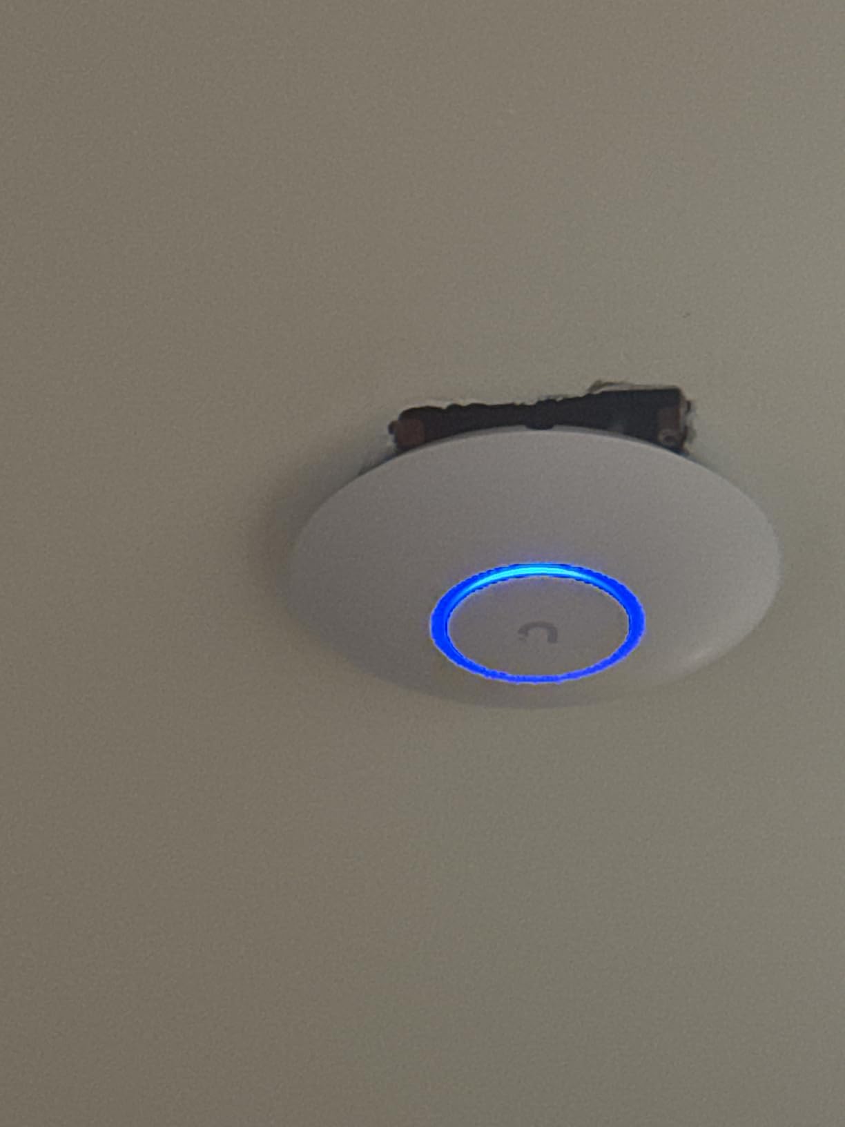 Ubiquiti U6+ Dual Band IEEE 802.11 a/b/g/n/ac/ax 3 Gbit/s Wireless Access Point customer photo 1