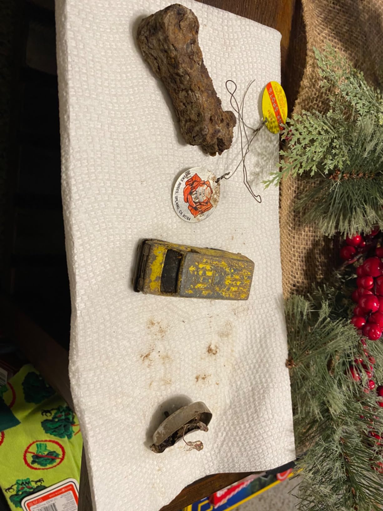 National Geographic Starter Metal Detector Kit for Kids - Kids Metal Detector with 7.4