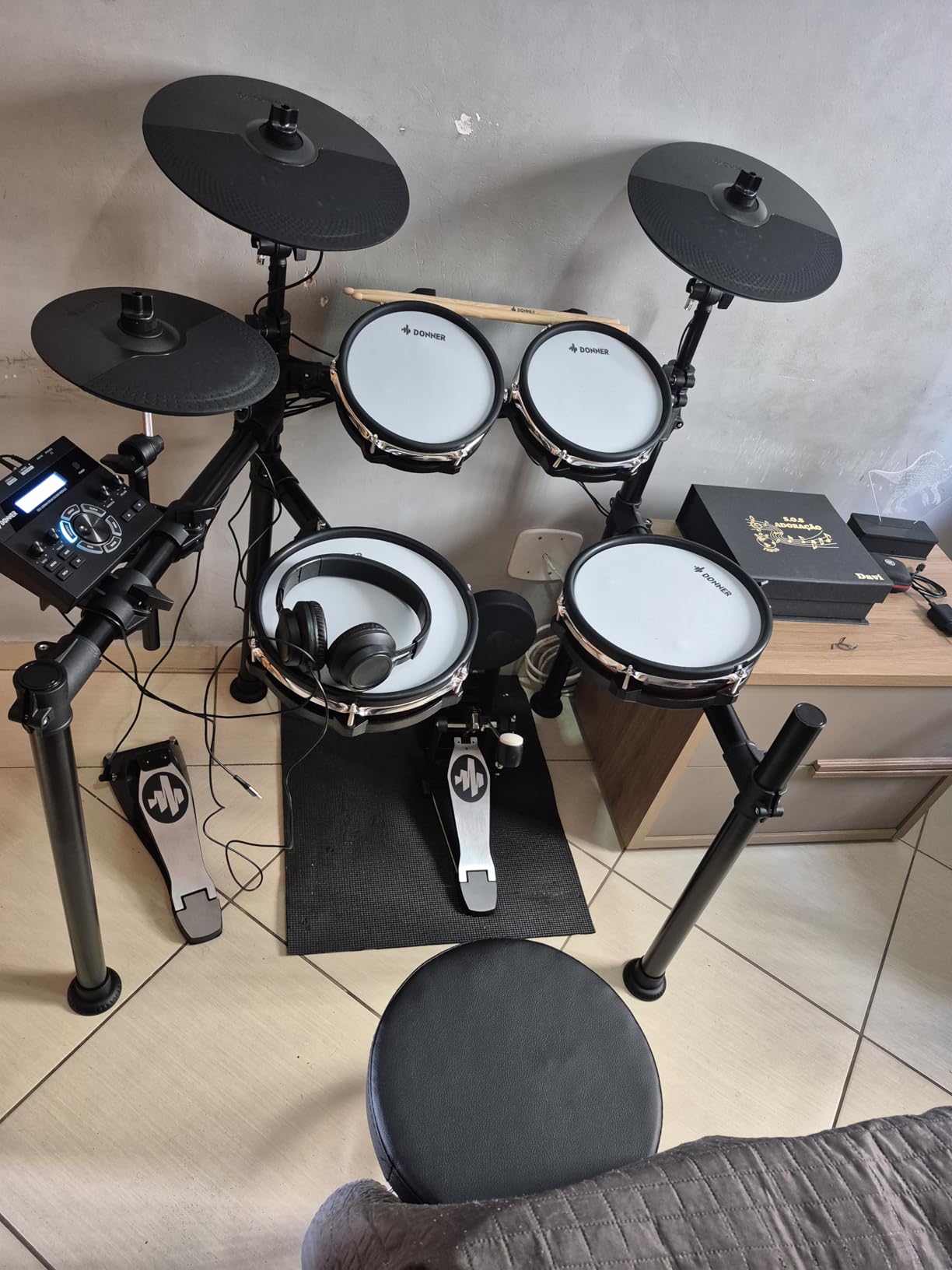 Donner DED-200 MAX Electronic Drum Set with Industry Standard Mesh Heads, 10'' Snare, 8