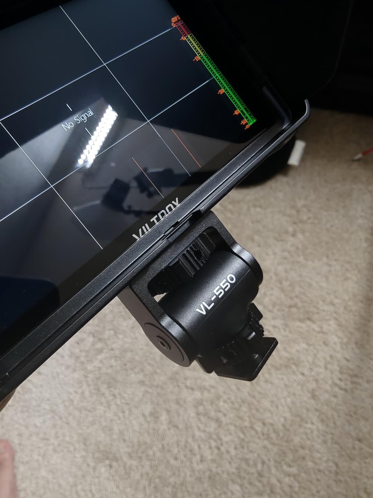 VILTROX 5.5 Inch 1200nits 4Kp30 HDMI Video Field Monitor, 10bit HDR Daylight Viewable 1920 x 1080 Portable Monitor Recorder, Hot Shoe Mount, Battery, Sunshine Hood customer photo 1