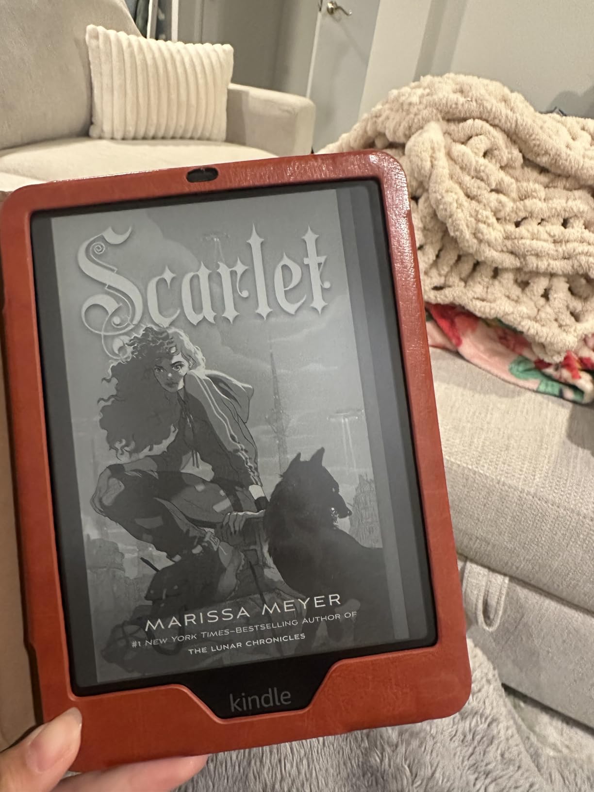 Like-New Amazon Kindle Paperwhite Signature Edition 32GB (newest model) - 20% faster with auto-adjusting front light, wireless charging, and weeks of battery life - Metallic Raspberry customer photo 1