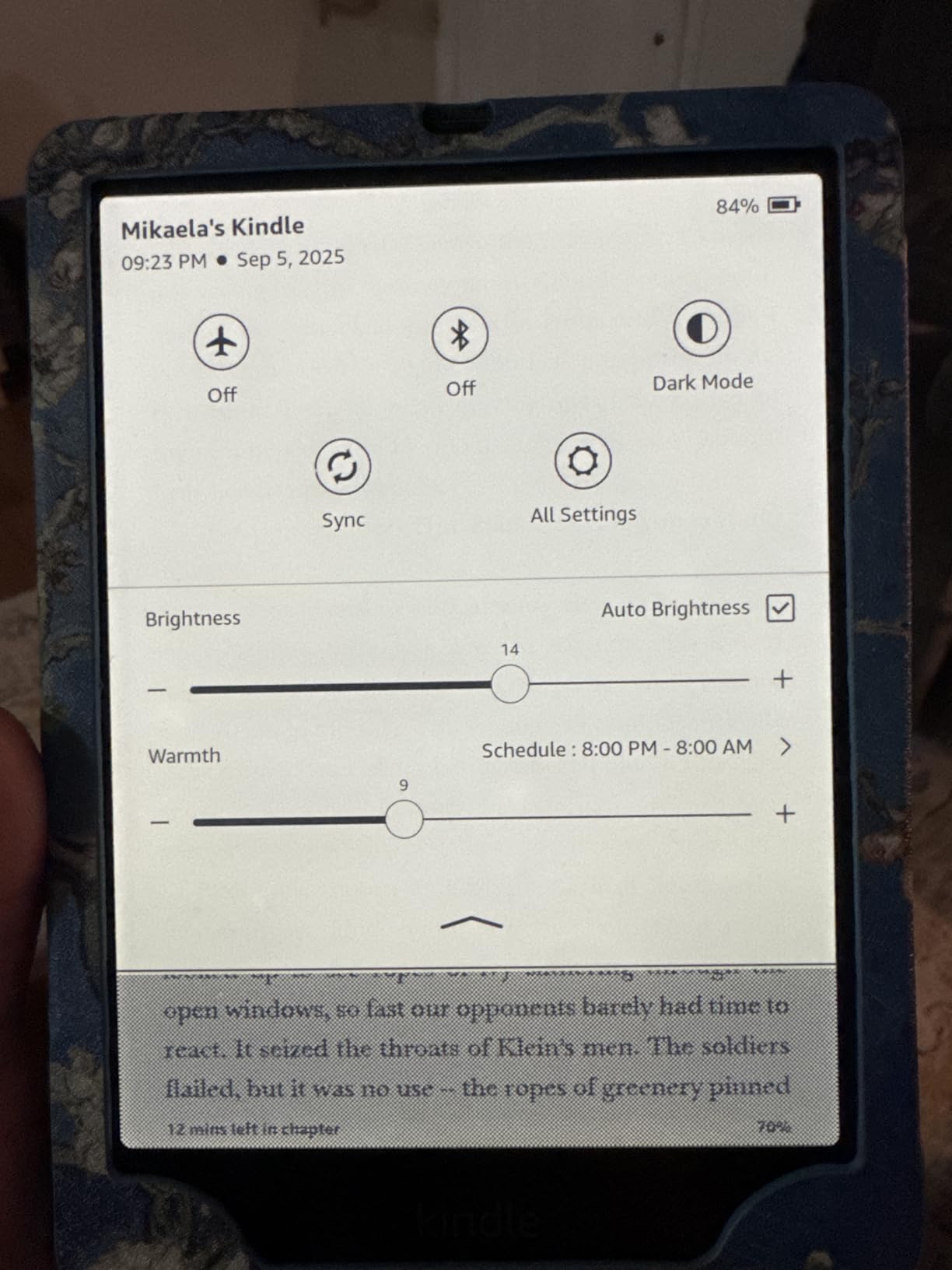 Like-New Amazon Kindle Paperwhite Signature Edition 32GB (newest model) - 20% faster with auto-adjusting front light, wireless charging, and weeks of battery life - Metallic Raspberry customer photo 2