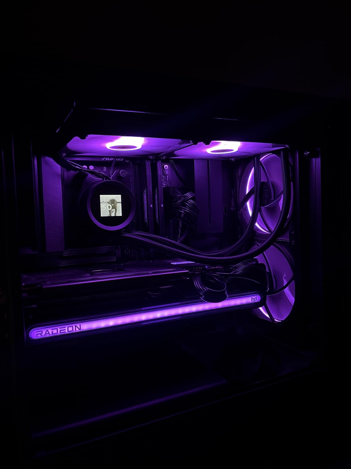 Sapphire 11330-01-20G Nitro+ AMD Radeon RX 7800 XT Gaming Graphics Card with 16GB GDDR6, AMD RDNA 3 customer photo 1