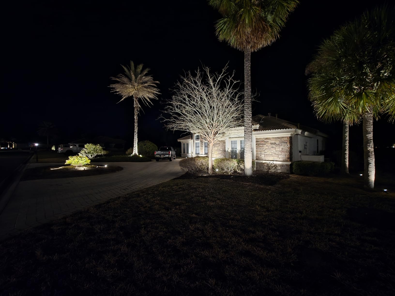 SUNVIE 12 Pack Low Voltage Landscape Lights with 300W Transformer 12-24V LED Landscape Lighting Kit 3000K Waterproof Aluminum Landscape Spotlights with Wire Connectors for House Yard Tree Garden customer photo 1