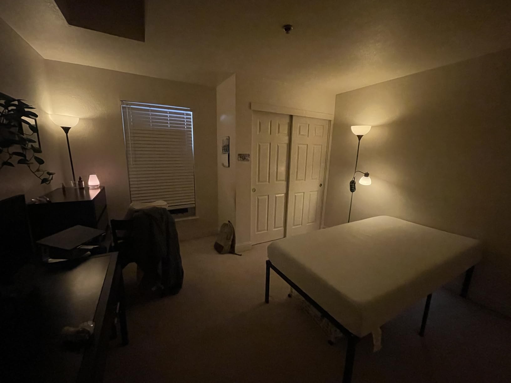 Amazon Basics Smart A19 LED Light Bulb, Color Changing, 9W (60W Equivalent), 800LM, Works with Alexa Only, WiFi 2.4 GHz, No Hub Required, Mood Lighting, Energy Efficient, 1-Pack customer photo 1