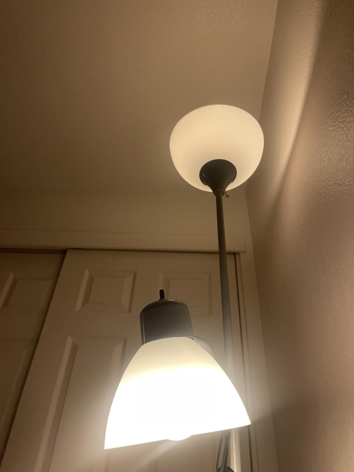 Amazon Basics Smart A19 LED Light Bulb, Color Changing, 9W (60W Equivalent), 800LM, Works with Alexa Only, WiFi 2.4 GHz, No Hub Required, Mood Lighting, Energy Efficient, 1-Pack customer photo 2