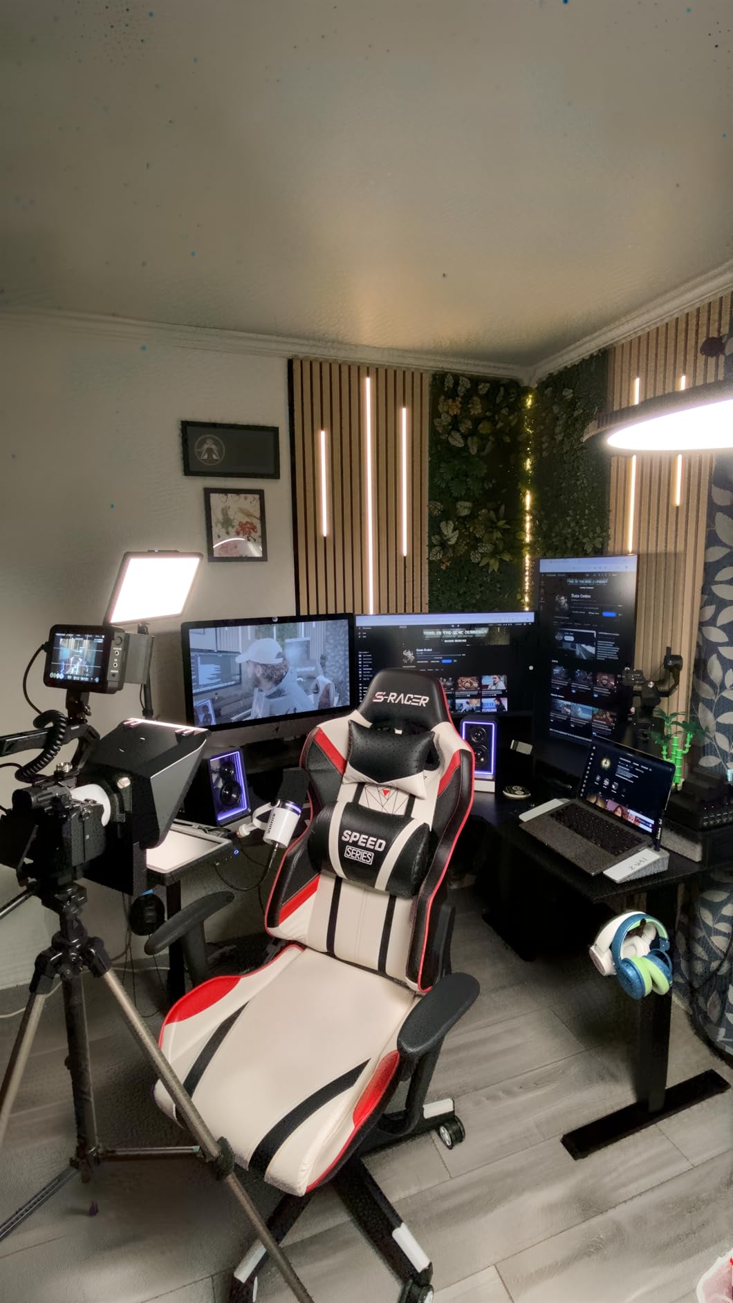 Elgato Prompter - Teleprompter with Built-in Screen for YouTube, Twitch, Zoom and More, 1080 pixels, Supports DSLR/Webcam/Smartphone, Drag & Drop Monitor Display, Works with Mac/PC & Stream Deck customer photo 1