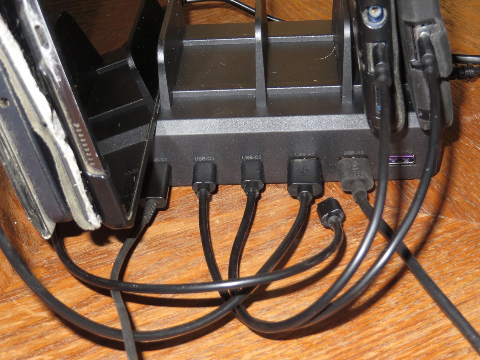 300W Charging Station for Multiple Devices, 8 Port Multi USB C Fast Charger Station Dock for MacBook iPhone 17/16/15/14/13/12 Samsung Pixel Series iPad, Black (6 Mixed Short Cables Included) customer photo 2