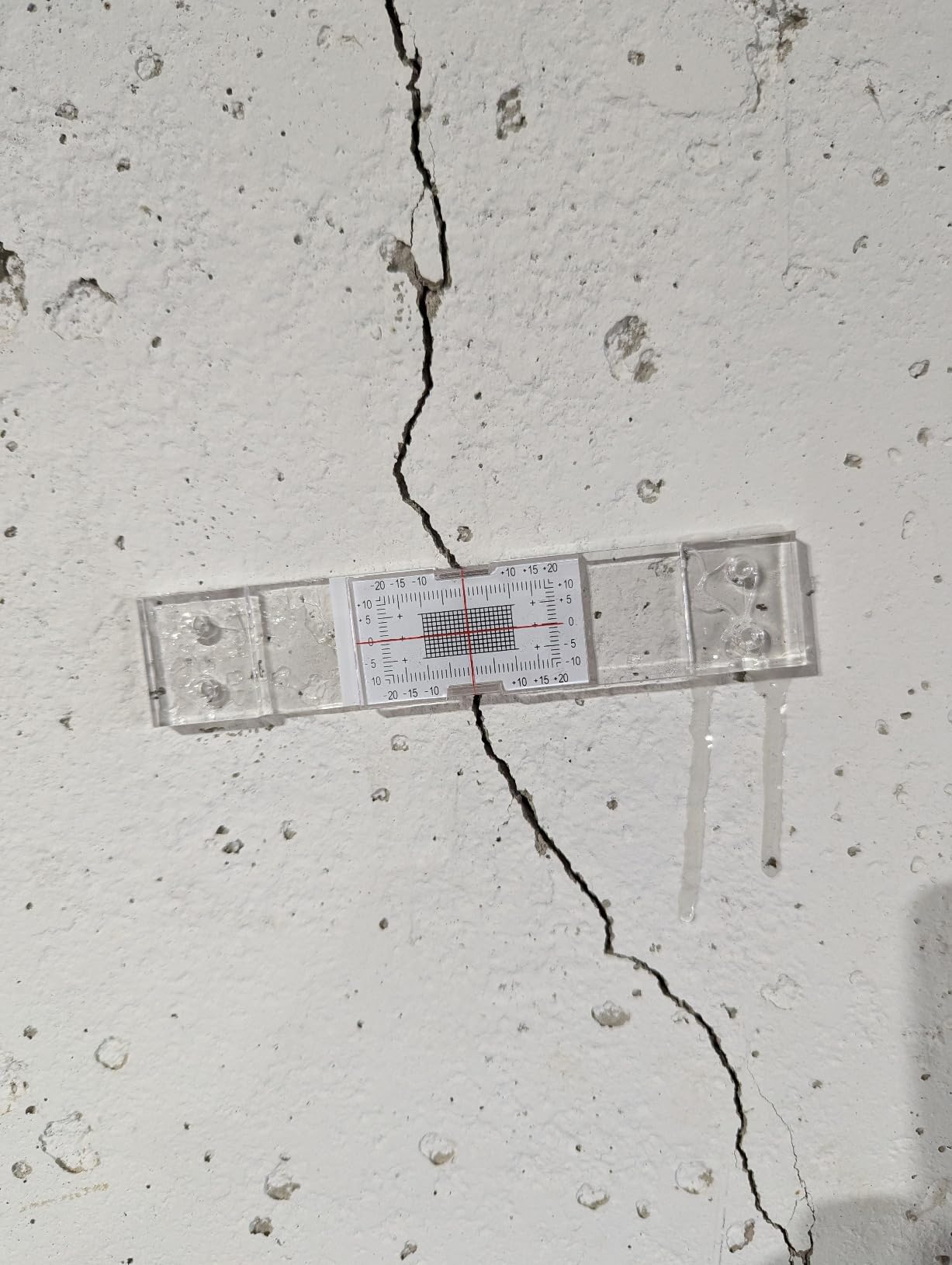 Standard Tell-Tale Crack Monitor, cover ±20 mm (±0.79
