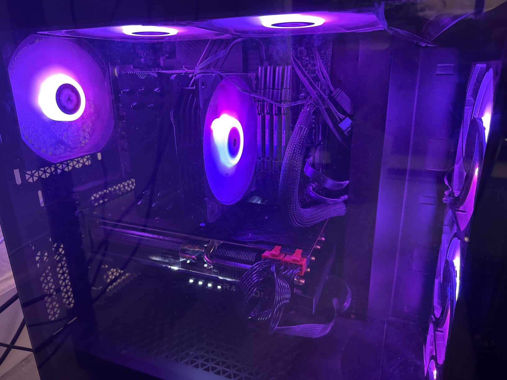 ASRock AMD Radeon RX 7700 XT Challenger 12GB GDDR6 192-bit 0dB Silent Cooling 7680 x 4320 DisplayPort HDMI LED Indicator 18Gbps Dual Fan Graphics Card customer photo 1