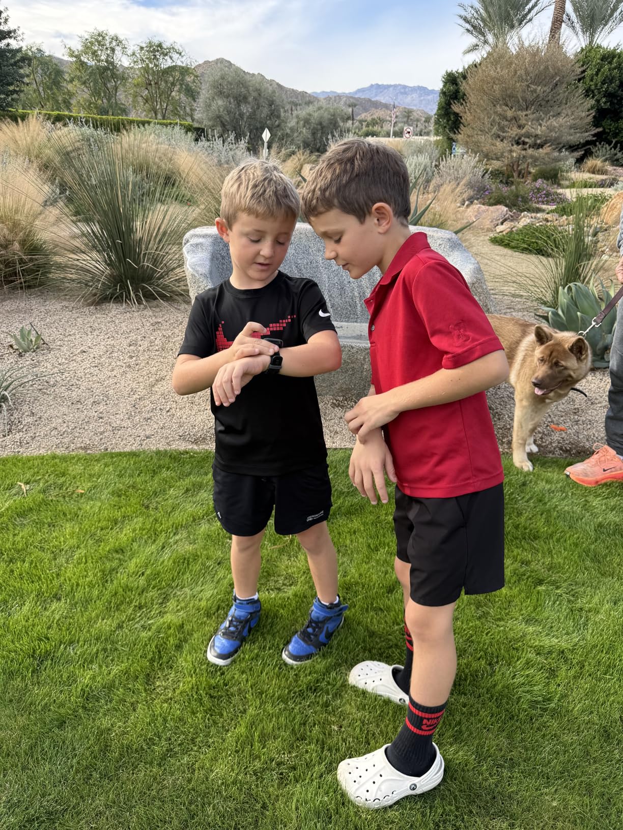 Garmin Bounce, Kids Smartwatch, Two-Way Text and Voice Messaging, Location Tracking, Green Burst customer photo 1