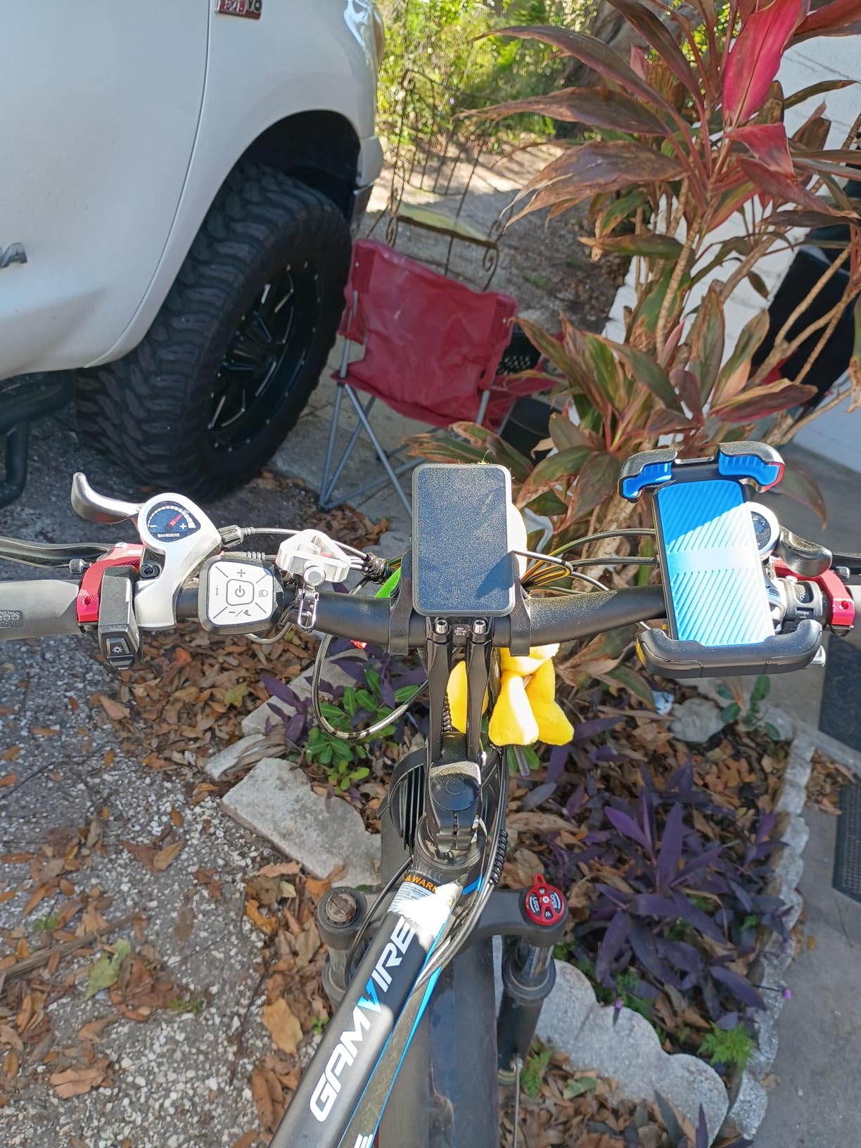 LISEN Bike Phone Holder, [Super Easy Install] Motorcycle Phone Mount Ebike Accessories Bicycle Handlebar Holder Mount Gift for Adults Kids Mountain Mini Bike Gear Accessories for iPhone Samsung Pixel customer photo 1