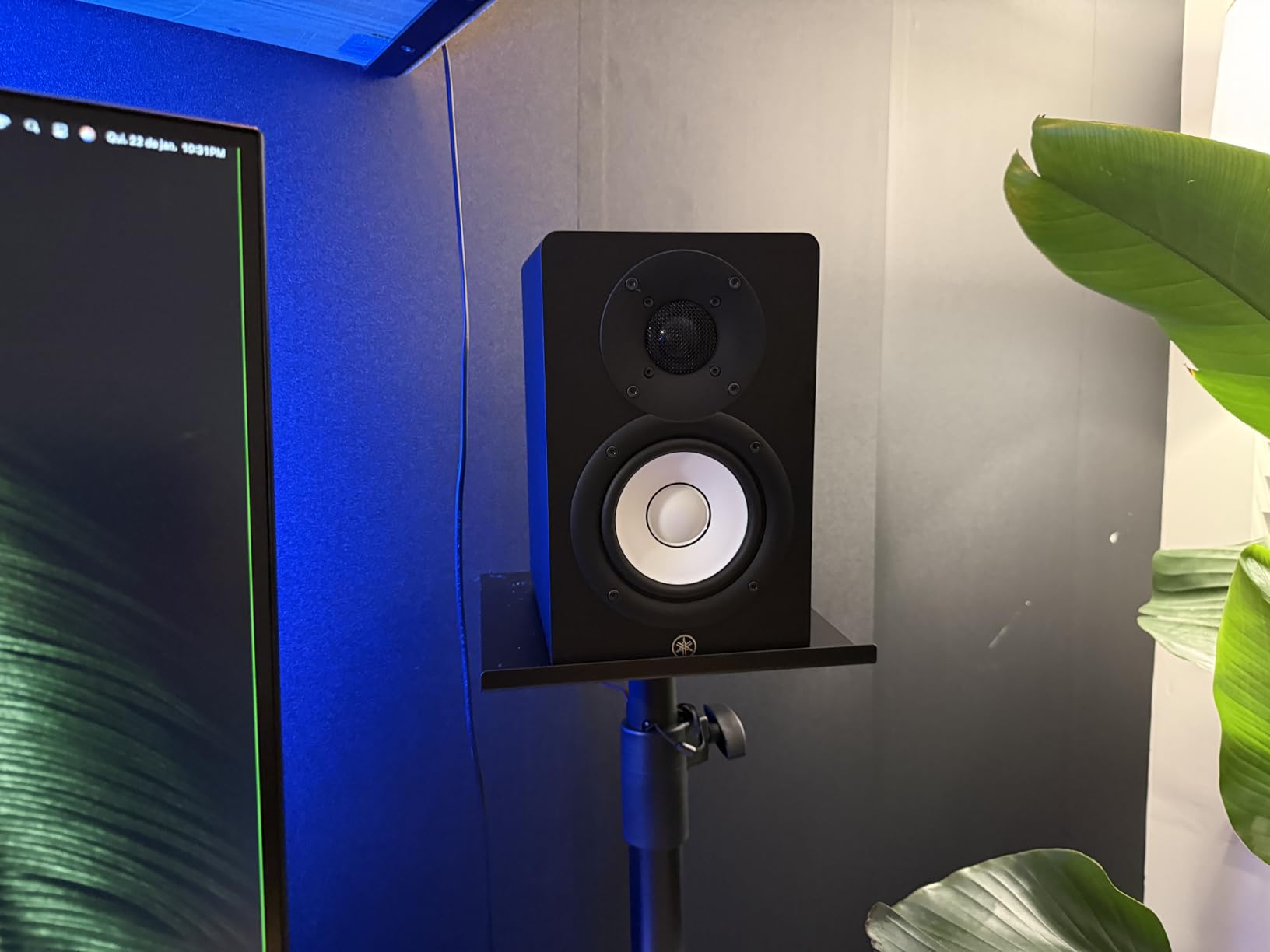 Yamaha HS4 Powered Studio Monitor in Black, Pair (HS4 B) customer photo 1